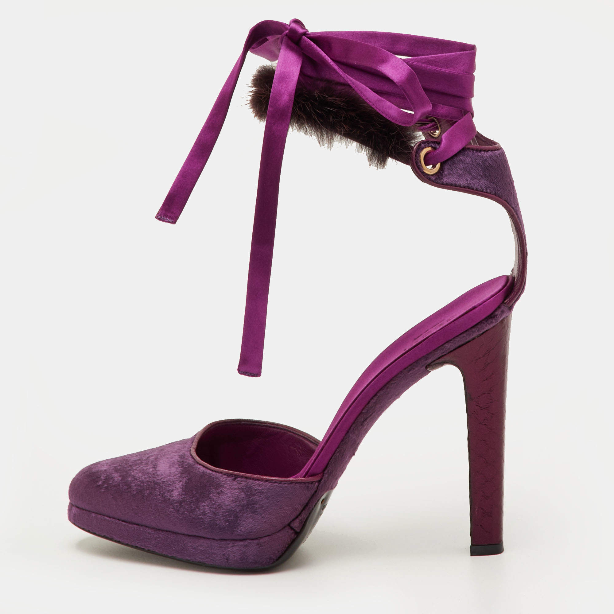 مملوكة مسبقًا Gucci Size 40 Purple Velvet and Mink Fur Ankle Strap Sandals