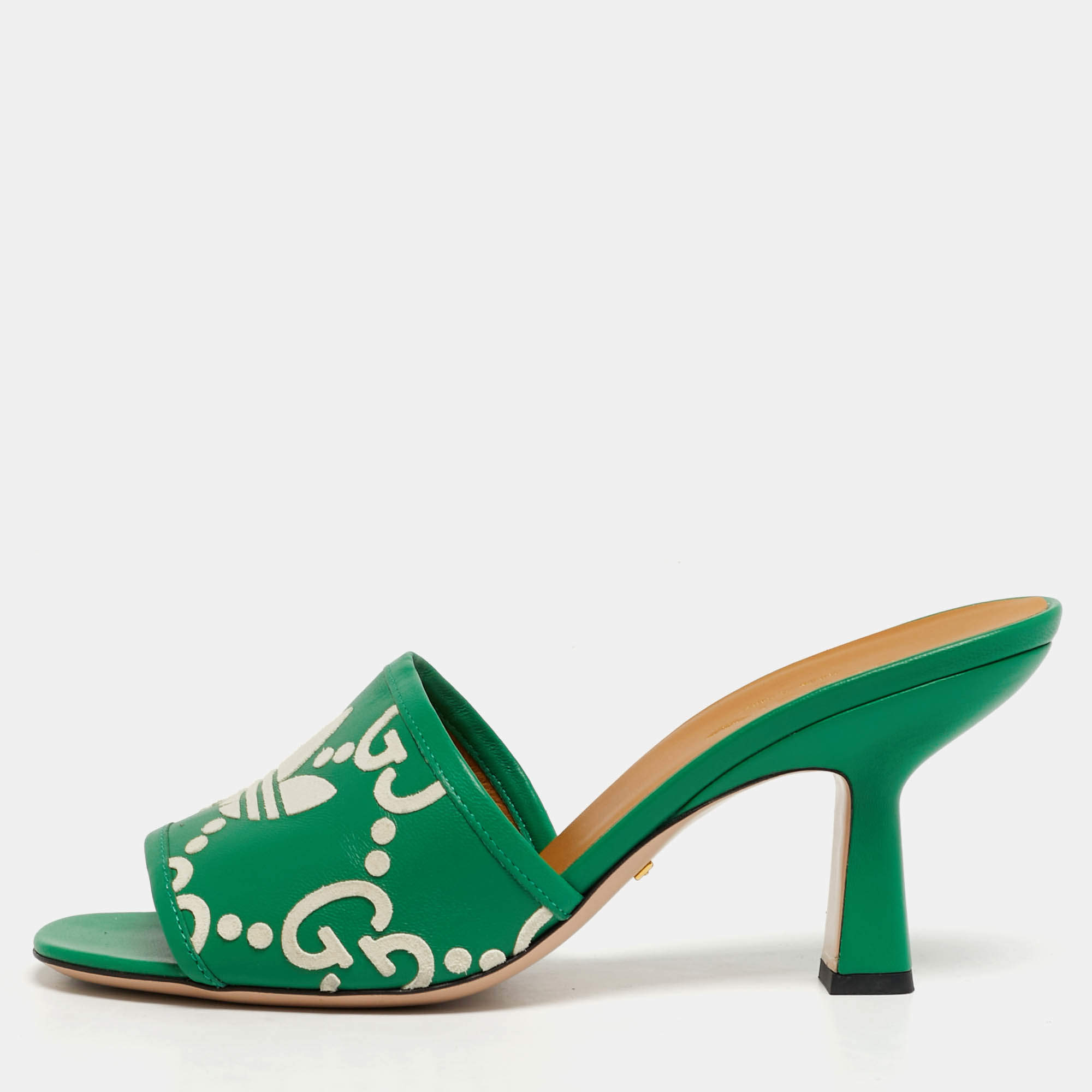 مملوكة مسبقًا GUCCI X Adidas Size 38 Green/White Leather Logo Slide Sandals