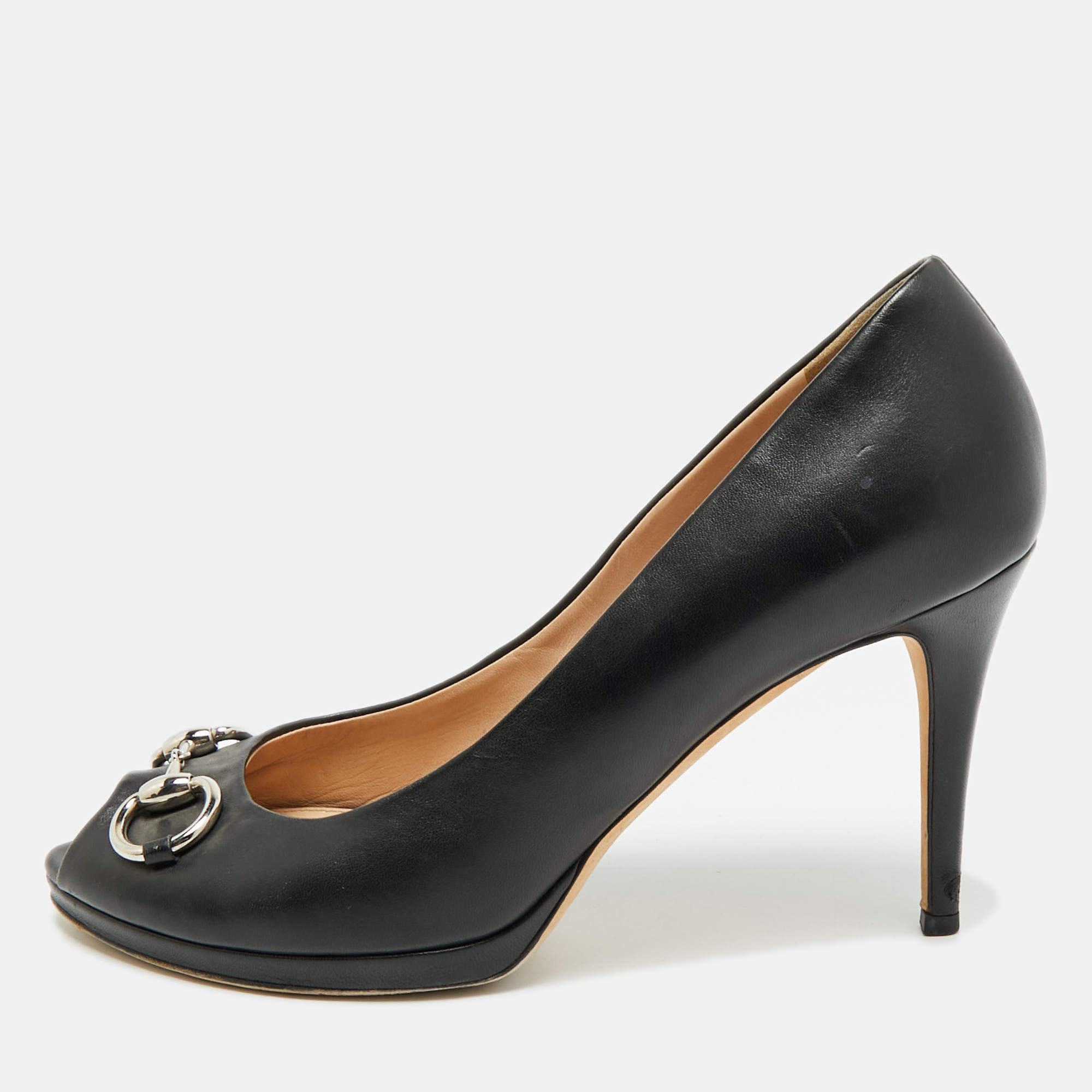 مملوكة مسبقًا Gucci Guccissima Size 40.5 Black Leather Horsebit Peep Toe Pumps
