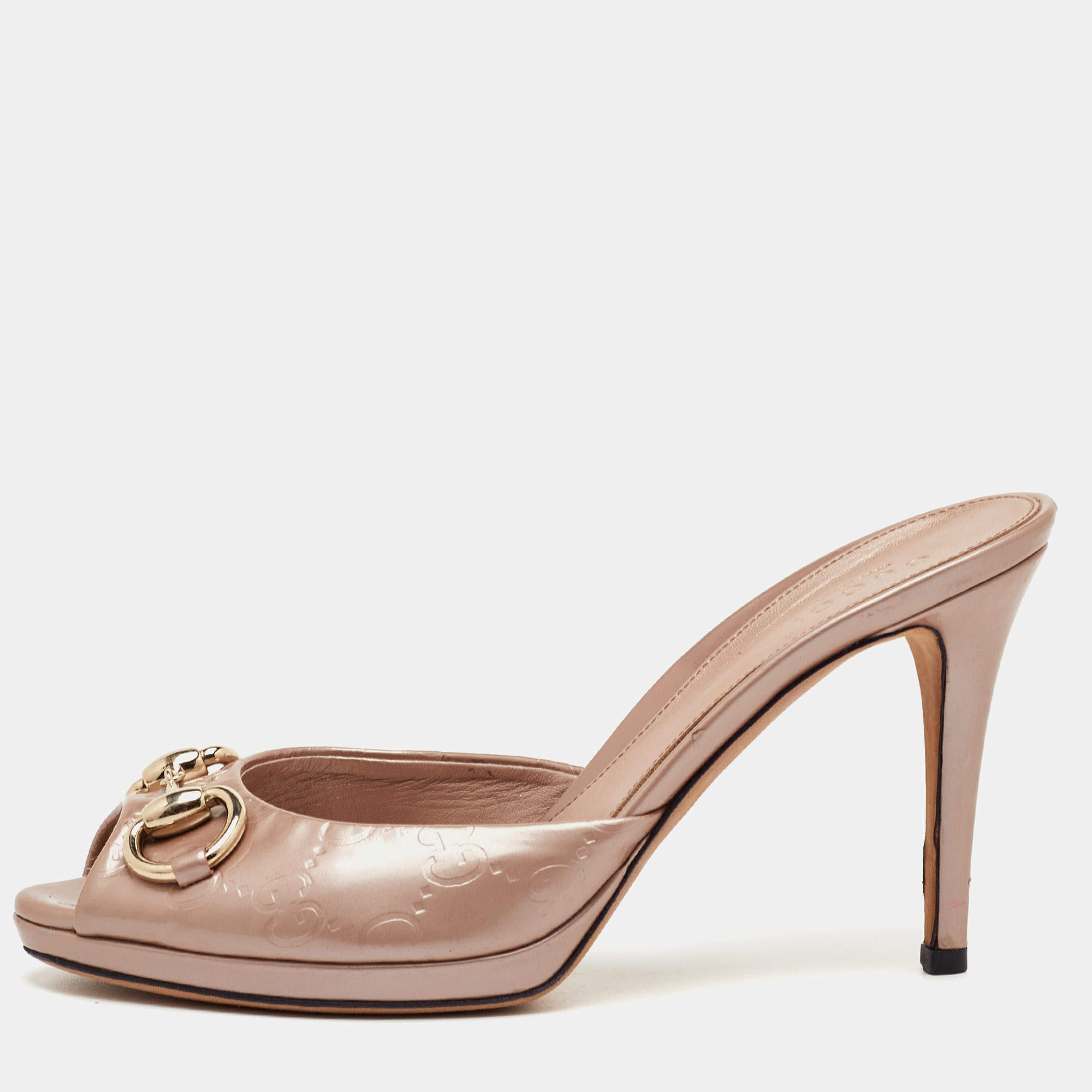 مملوكة مسبقًا صندل سلايد غوتشي هورسبيت جوتشيسيما جلد لامع بيج مقاس 36.5