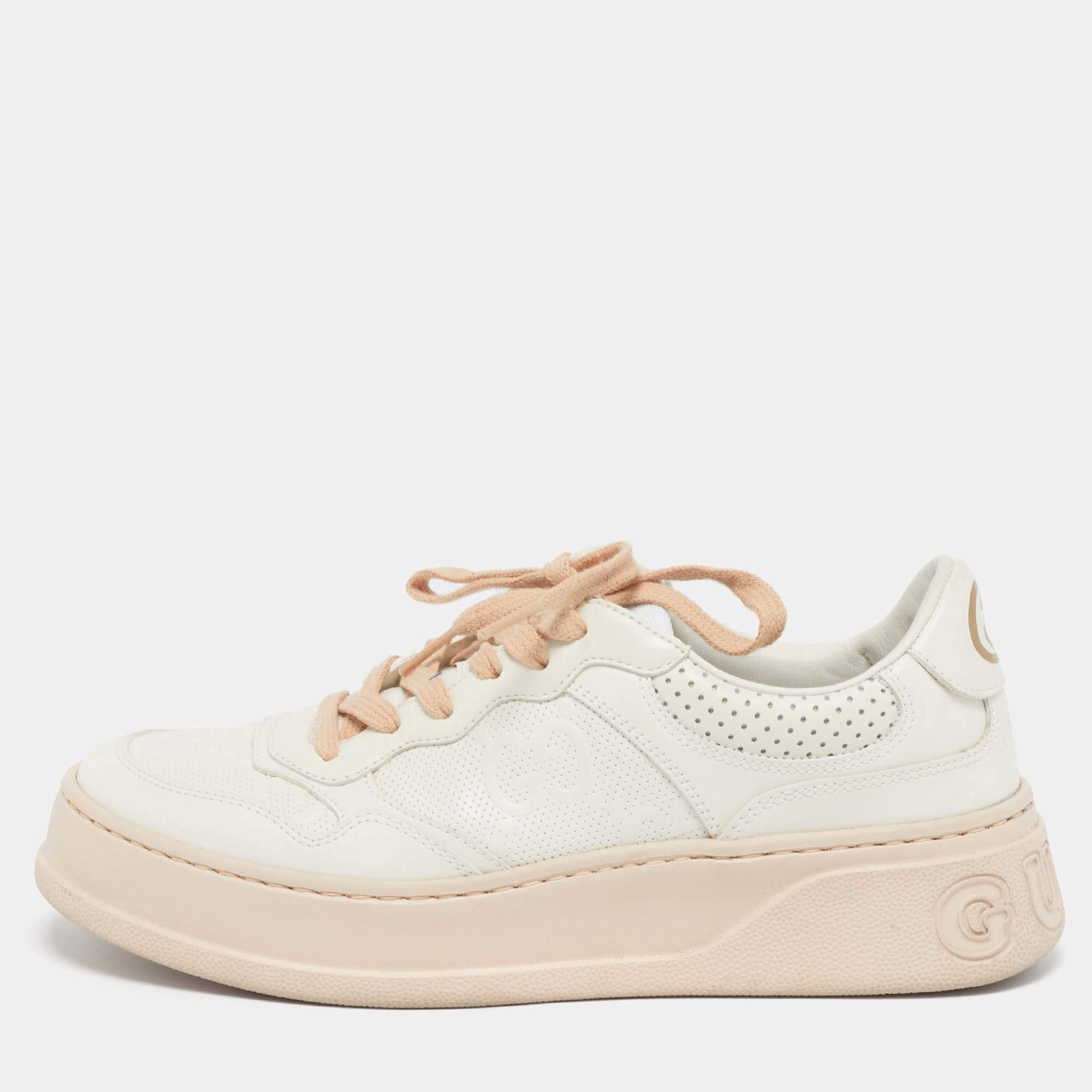 Pre Owned حذاء رياضي غوتشي منخفض من الجلد الأبيض/البيج بنقشة GG كبيرة مقاس 37