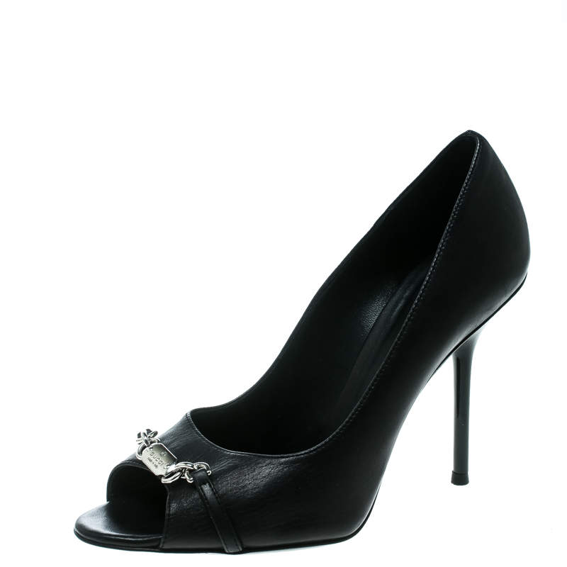 Pre Owned Gucci Black Leather With Metal Plaque Peep Toe Pumps Size 37