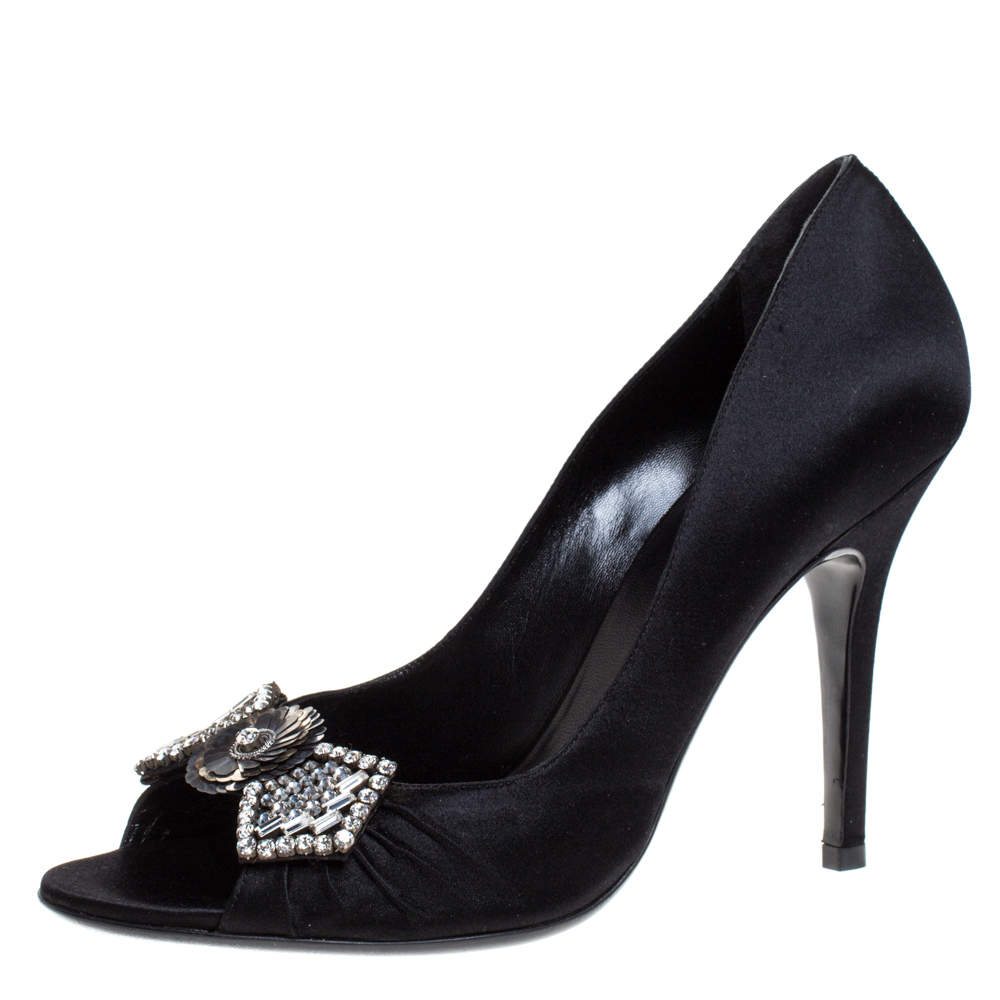 Pre Owned Gucci Black Satin Crystal Bow Embellished Peep Toe Pumps Size 39.5