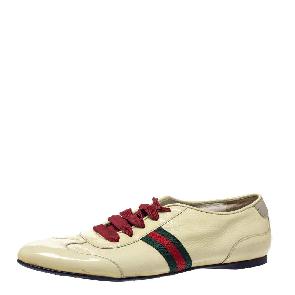 Pre Owned حذاء رياضي غوتشي منخفض من أعلي و برباط علوي و مزين بشريط ويب جلد لامع أصفر مقاس 38.5