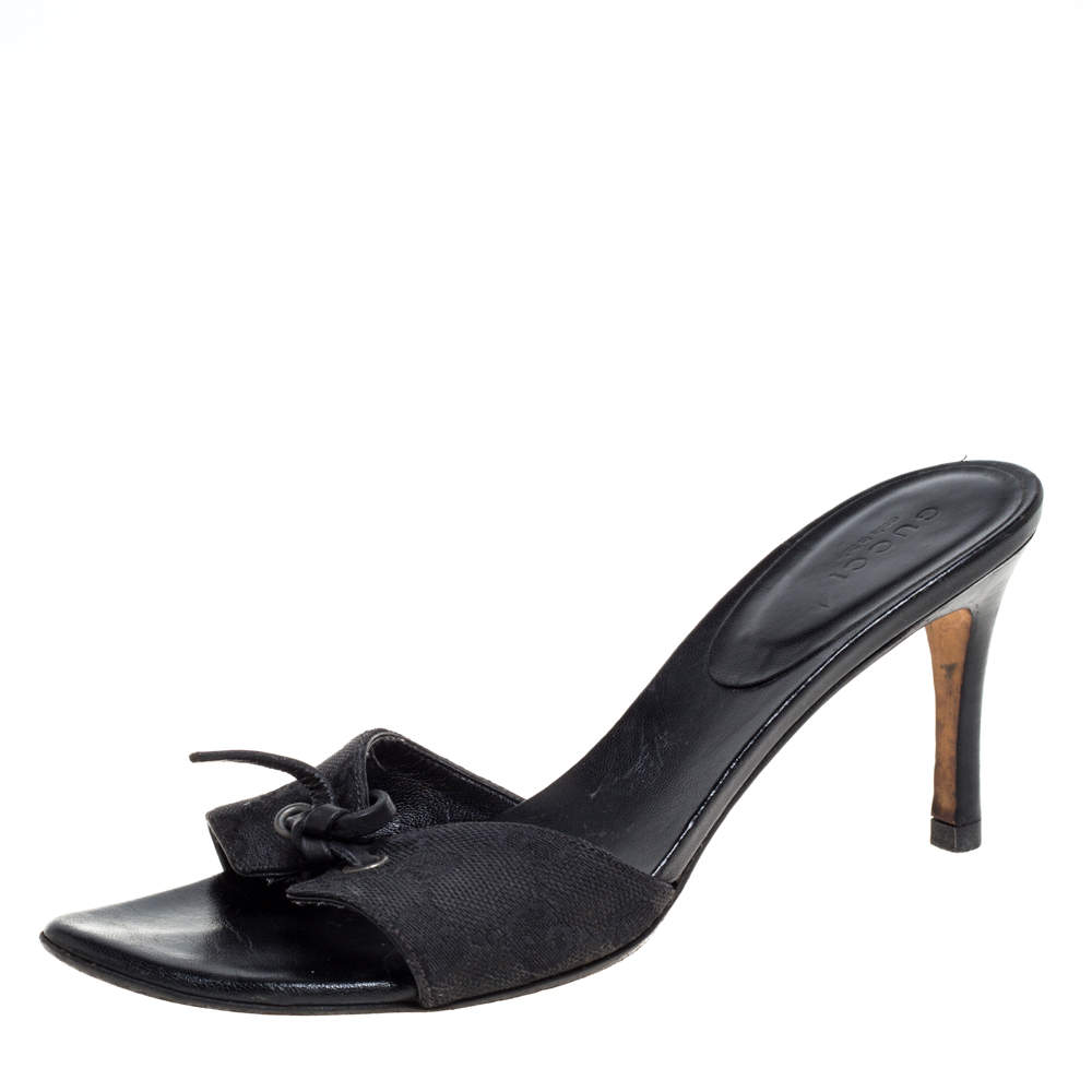 مملوكة مسبقًا Gucci Black GG Canvas Slide Sandals Size 36