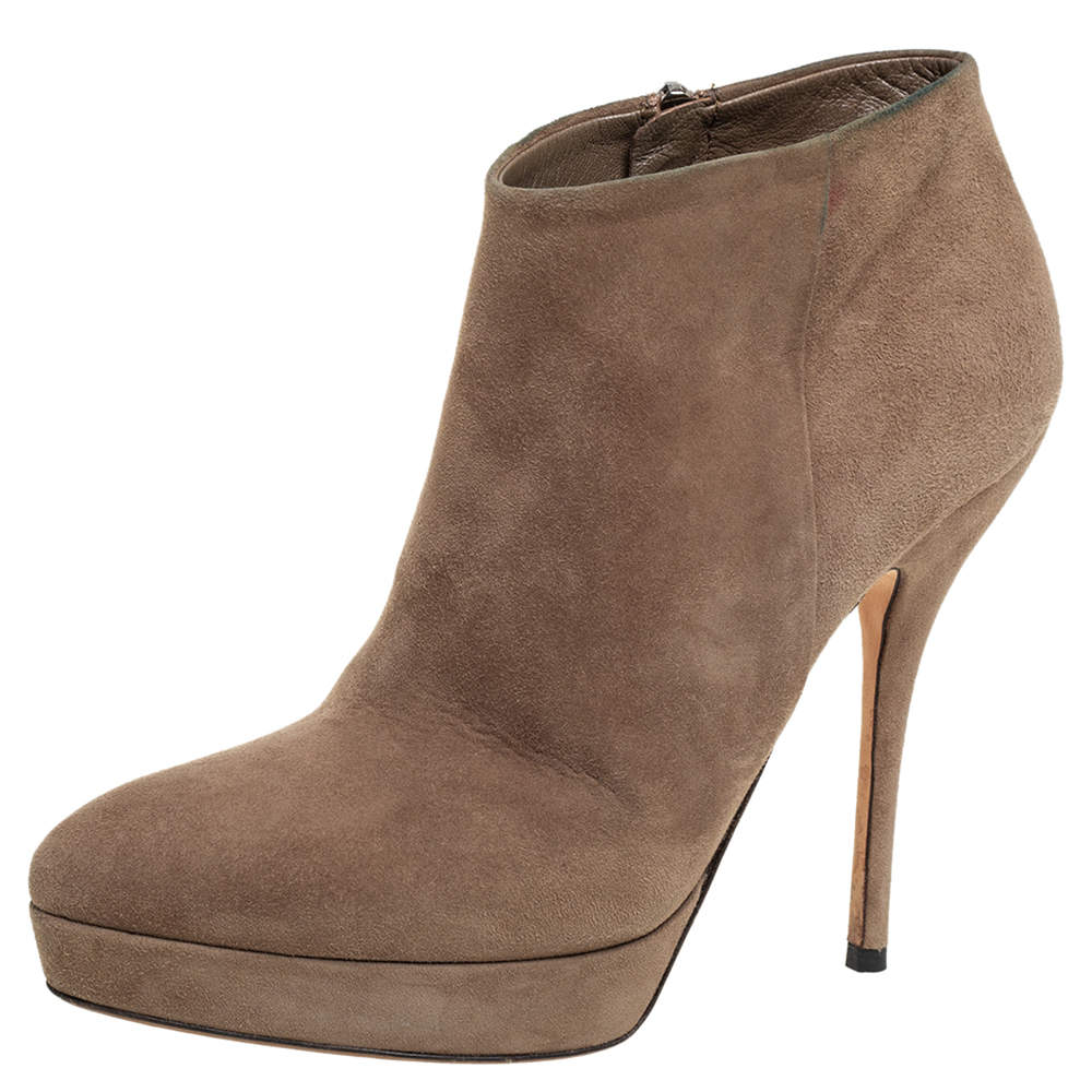 Pre Owned حذاء بوت غوتشي سويدي بني نعل سميك مقاس 38