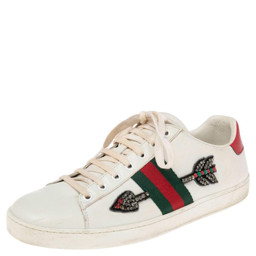 مملوكة مسبقًا  حذاء رياضي غوتشي جلد أبيض مزخرف كريستال عنق منخفض مقاس 40.5