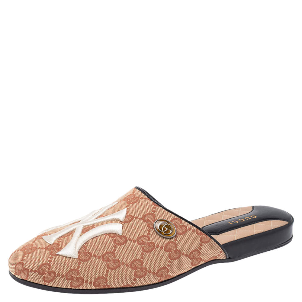 مملوكة مسبقًا Gucci Beige GG Canvas NY Yankees Mules Size 38.5