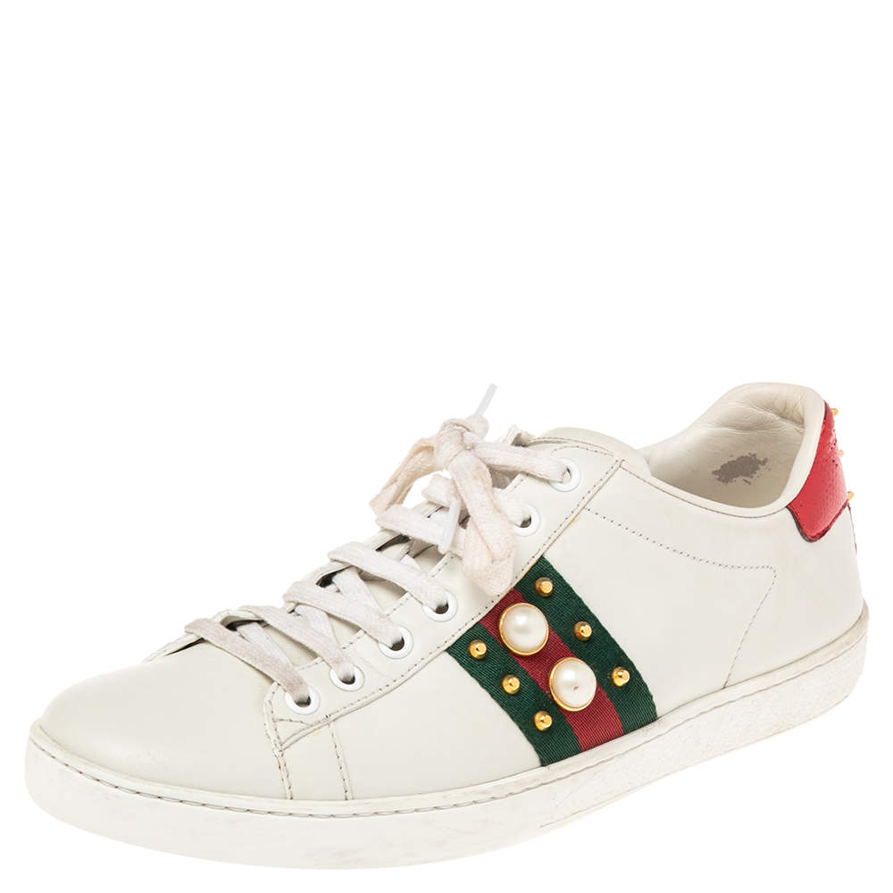 Pre Owned حذاء رياضي غوتشي ايس جلد أبيض بنمط ويب مزخرف باللؤلؤ الصناعي بعنق منخفض مقاس 39