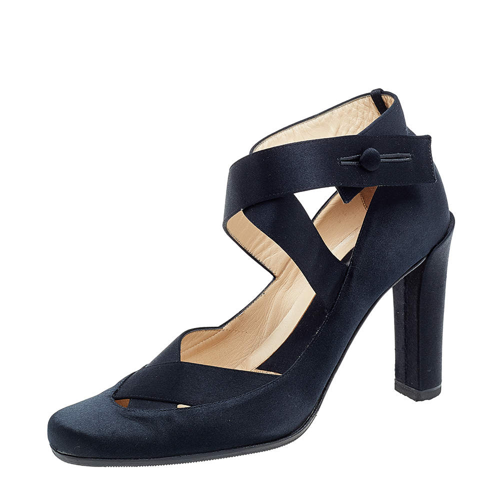 مملوكة مسبقًا Gucci Vintage Black Satin Ankle Strap Pumps Size 38