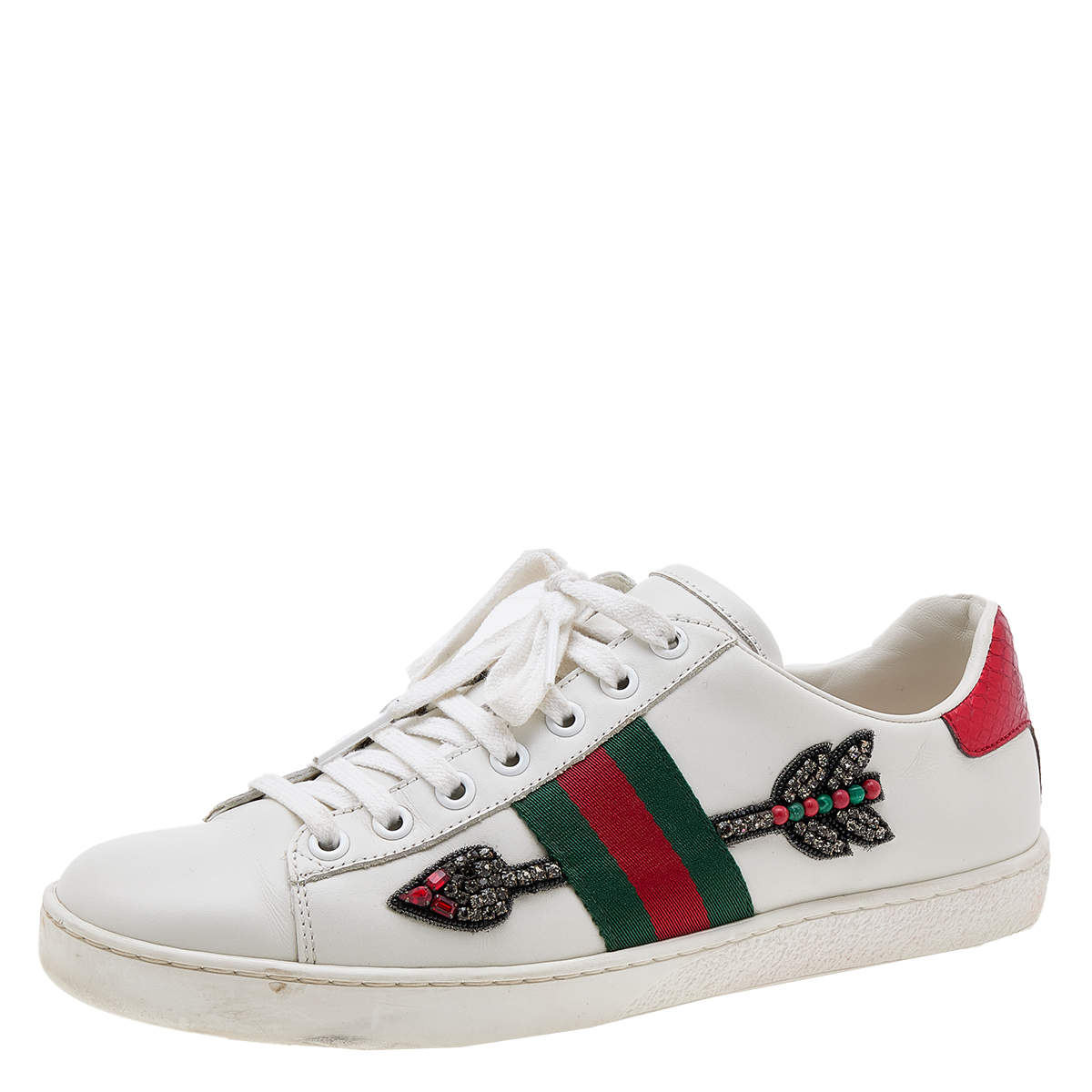 مملوكة مسبقًا حذاء رياضي غوتشي إيس أرو جلد أبيض بعنق منخفض بأبليك مقاس 37.5