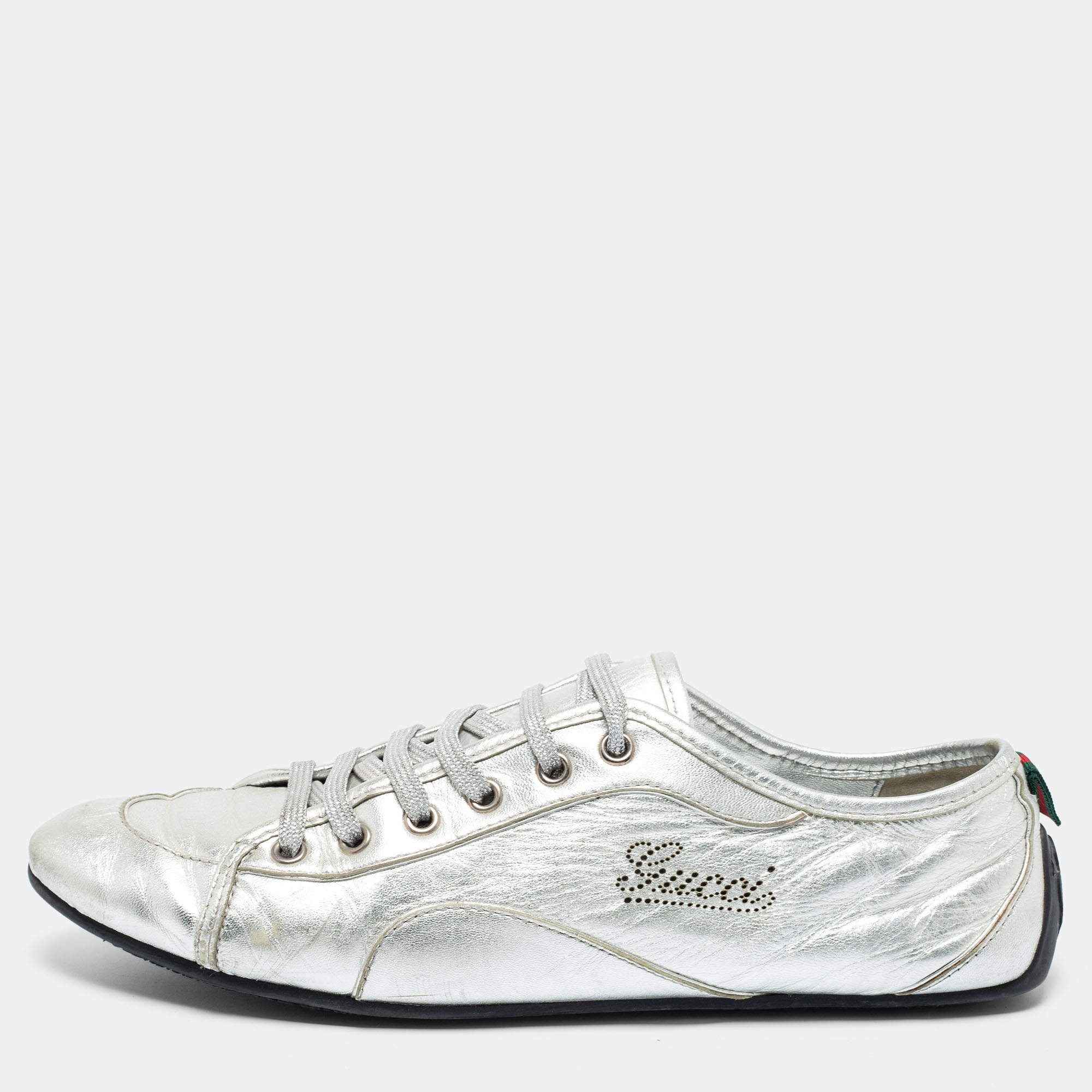 مملوكة مسبقًا Gucci Silver Leather Logo Low-Top Sneakers Size 40