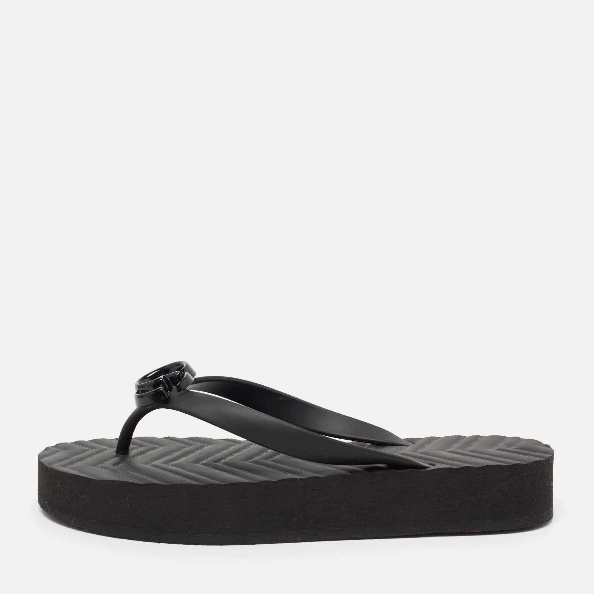 サンダル GUCCI Black Gg Fabric Slippers Men's slide sandal with Web in black rubber | GUCCI® US