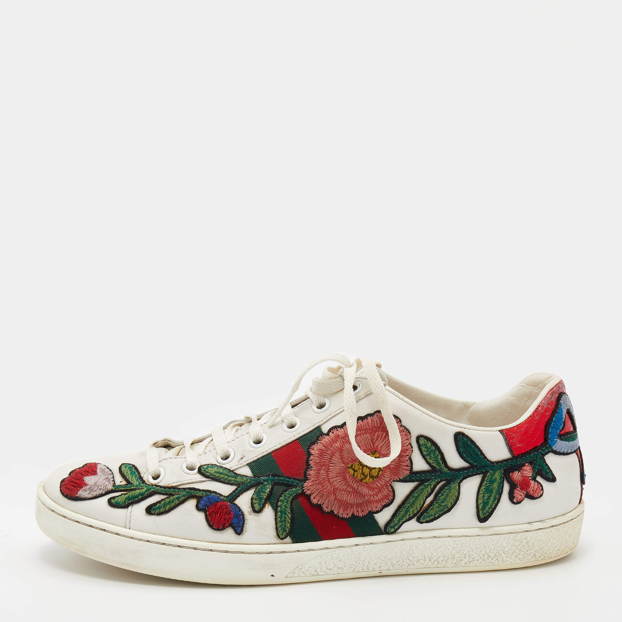 مملوكة مسبقًا حذاء رياضي غوتشي ايس جلد أبيض مطرز مورد بعنق منخفض مقاس 38.5