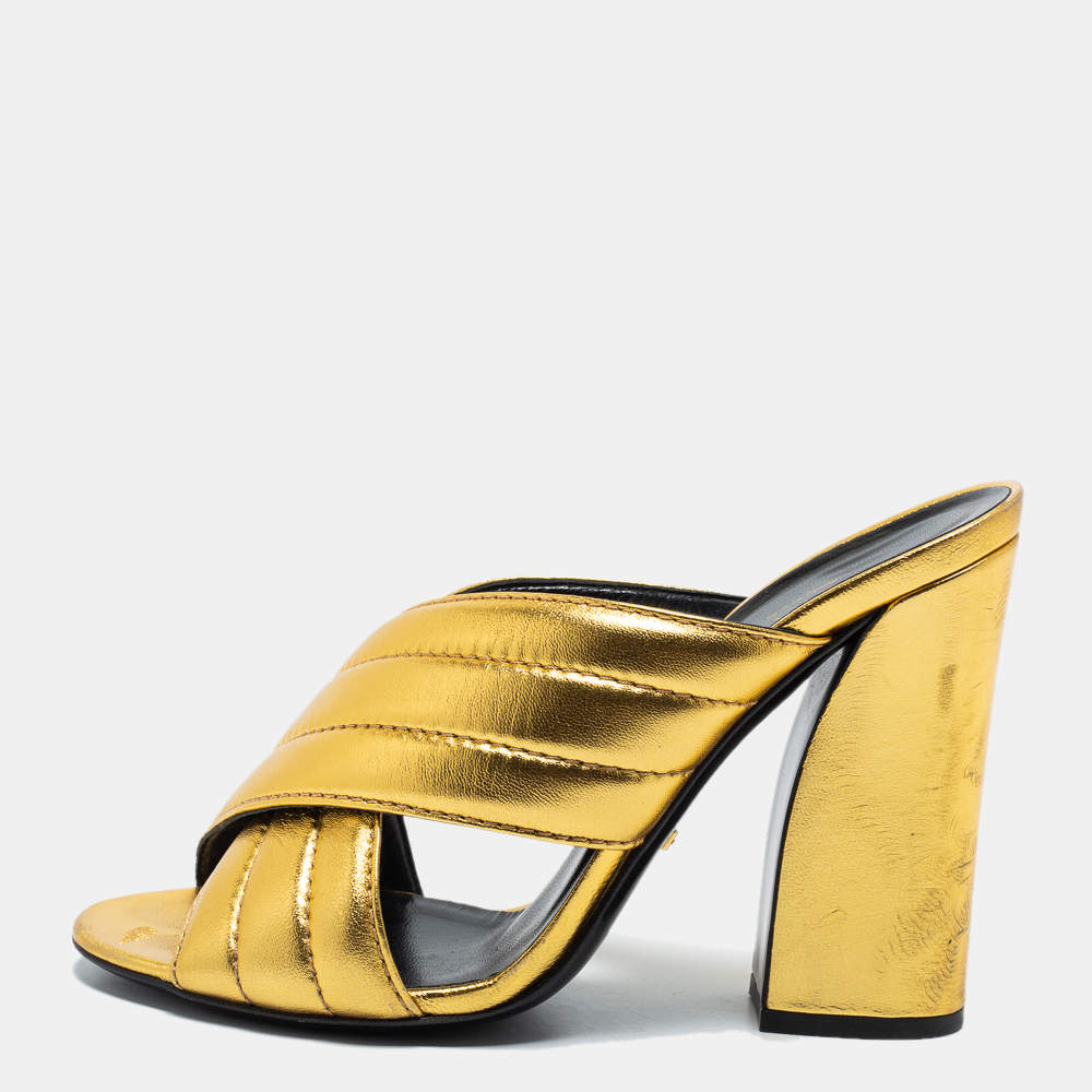 مملوكة مسبقًا Gucci Gold Quilted Leather Webby Mules Size 39