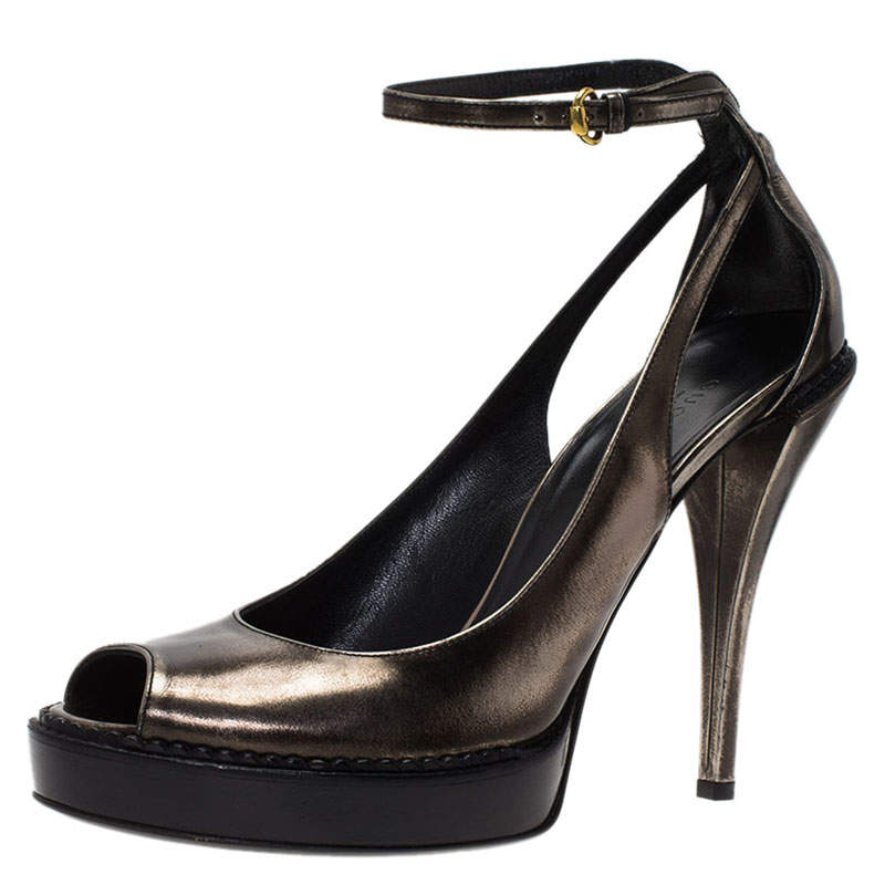 مملوكة مسبقًا Gucci Bronze Metallic Leather Ankle Strap Pumps Size 38.5
