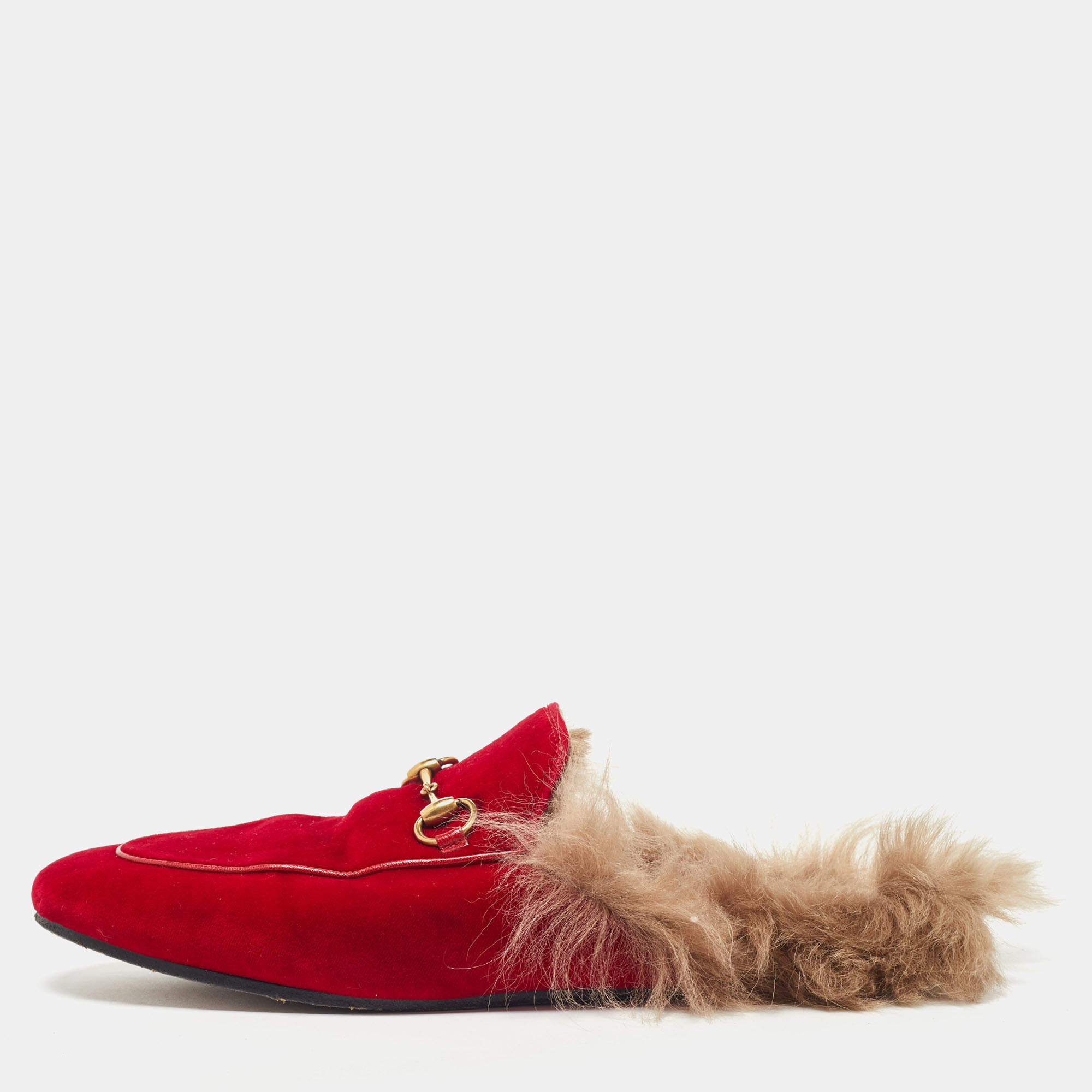 مملوكة مسبقًا Gucci Red Velvet Horsebit Princetown Flat Mules Size 40
