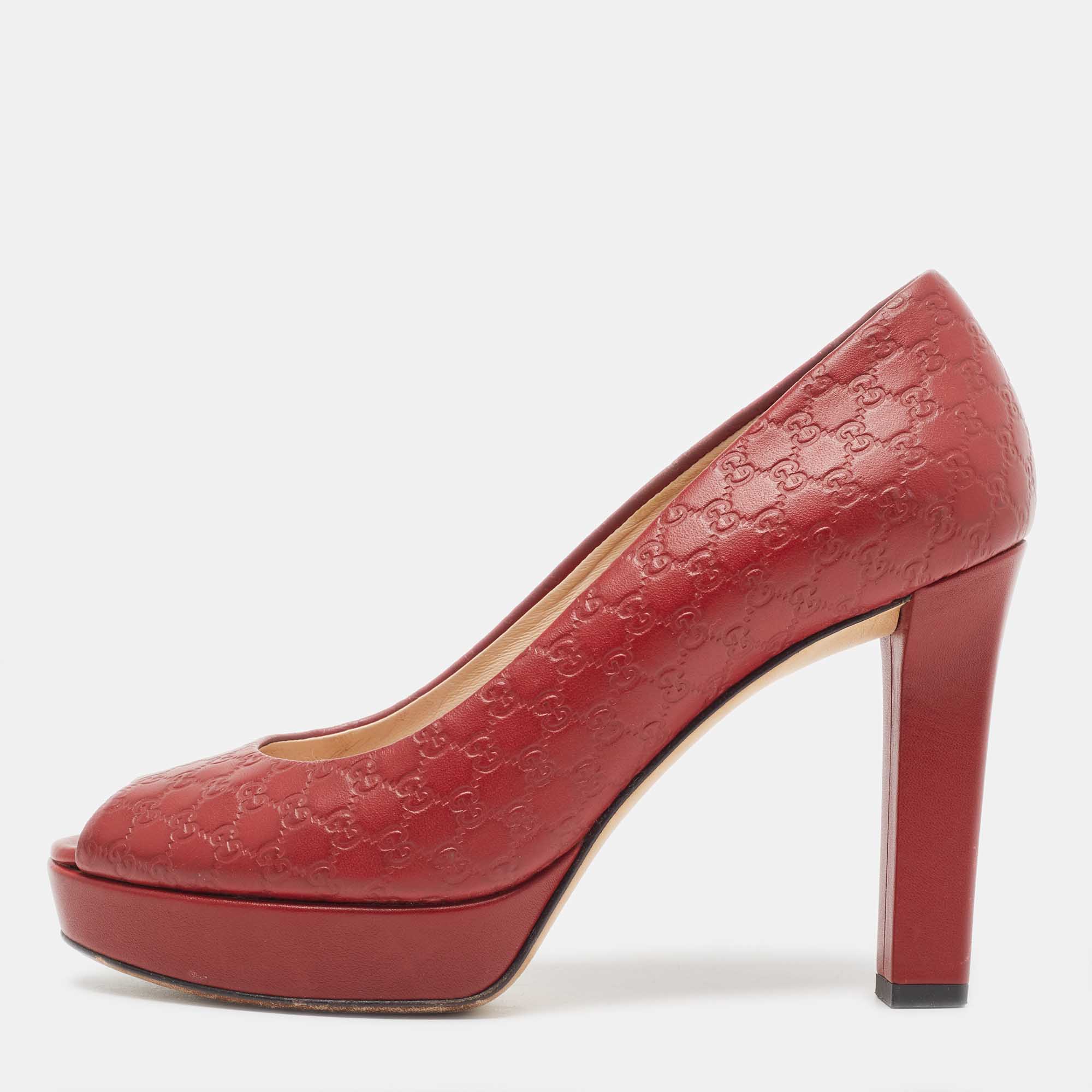 مملوكة مسبقًا Gucci Dark Red Microguccissima Leather Peep Toe Platform Pumps Size 37