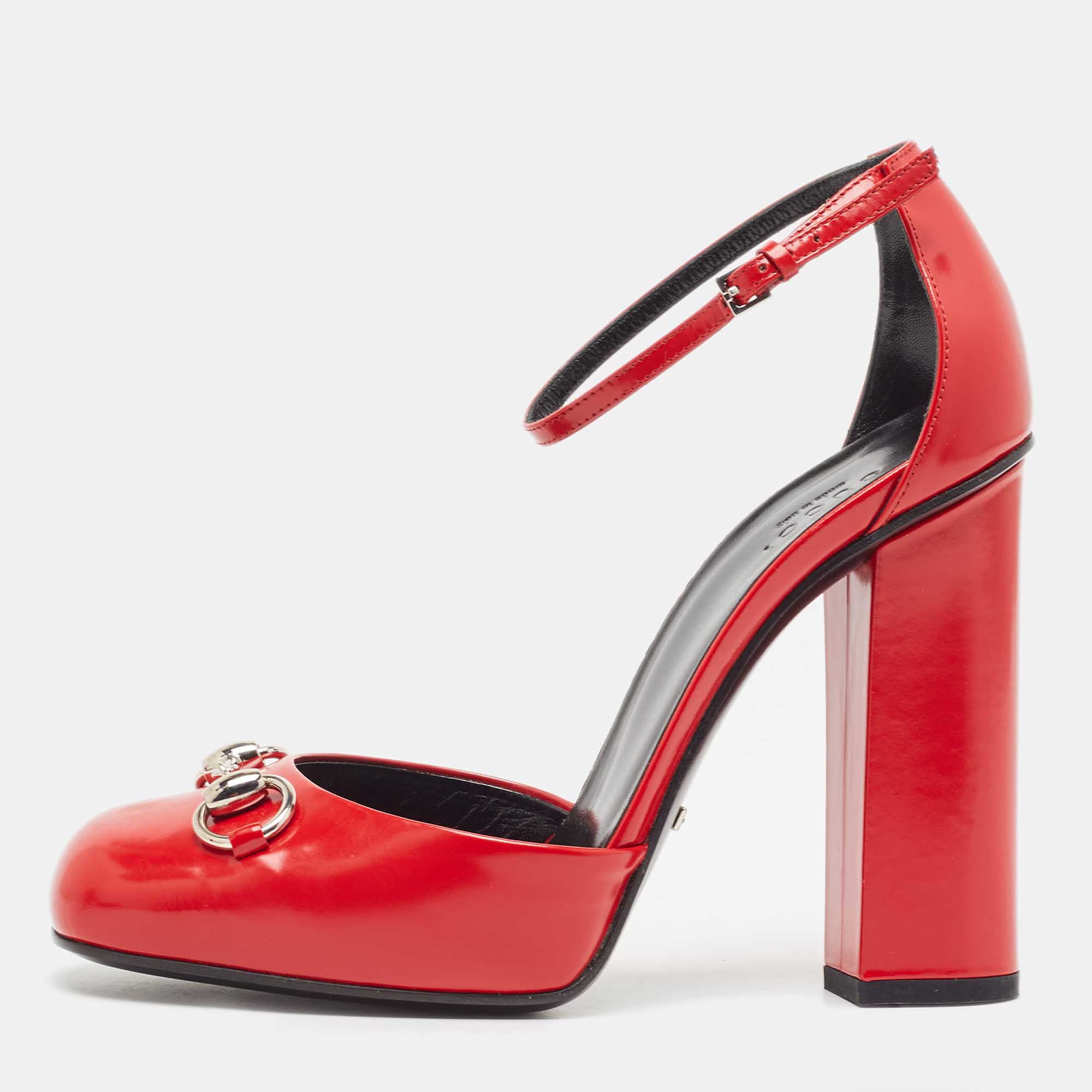 مملوكة مسبقًا Gucci Red Leather Horsebit Block Heel Ankle Strap Sandals Size 38.5