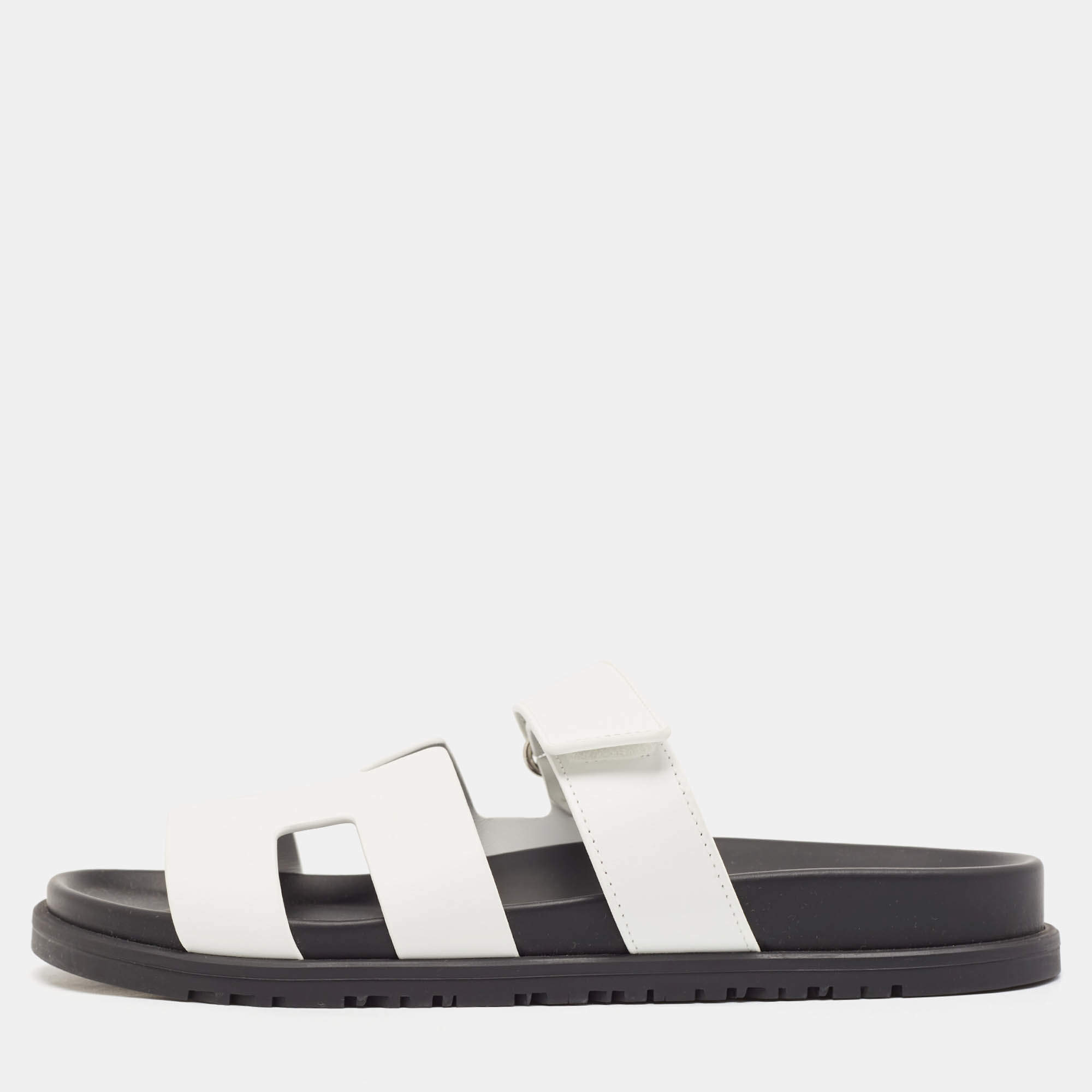 Pre Owned Hermes White Leather Chypre Flat Sandals Size 40.5
