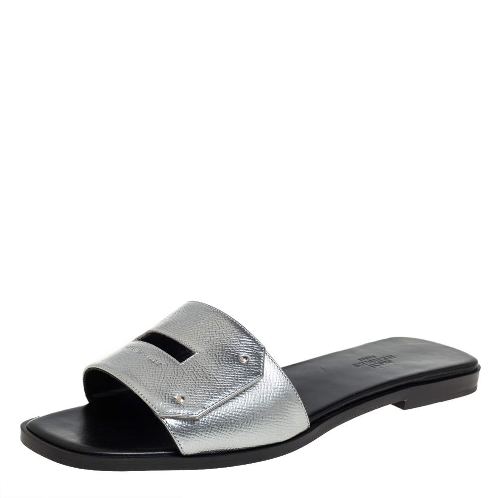 Pre Owned Hermes Silver Leather Flat Slides Size 38.5
