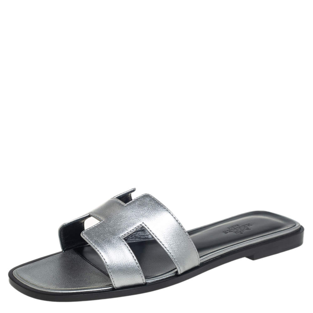 Pre Owned Hermes Silver Leather Oran Flat Slides Size 38