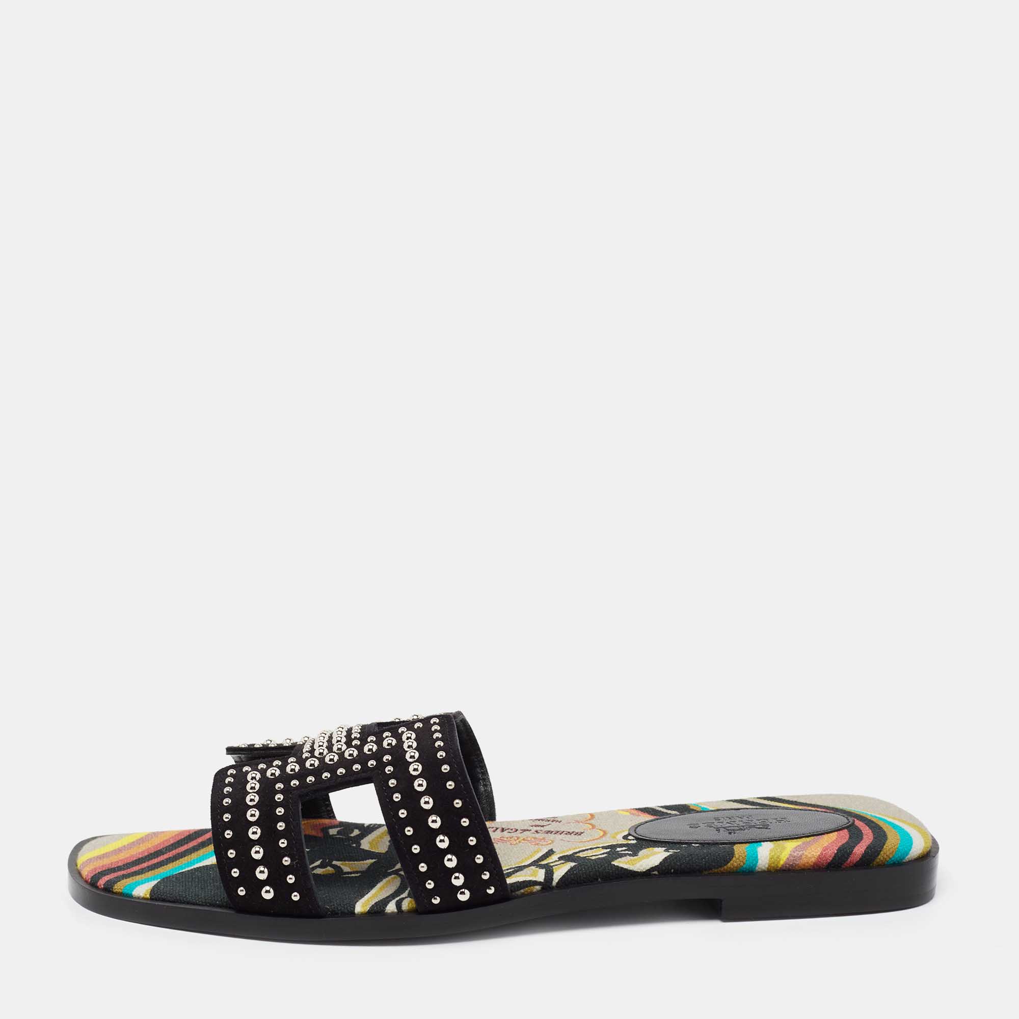مملوكة مسبقًا Hermes Black Suede Studded Oran Sandals Size 37.5