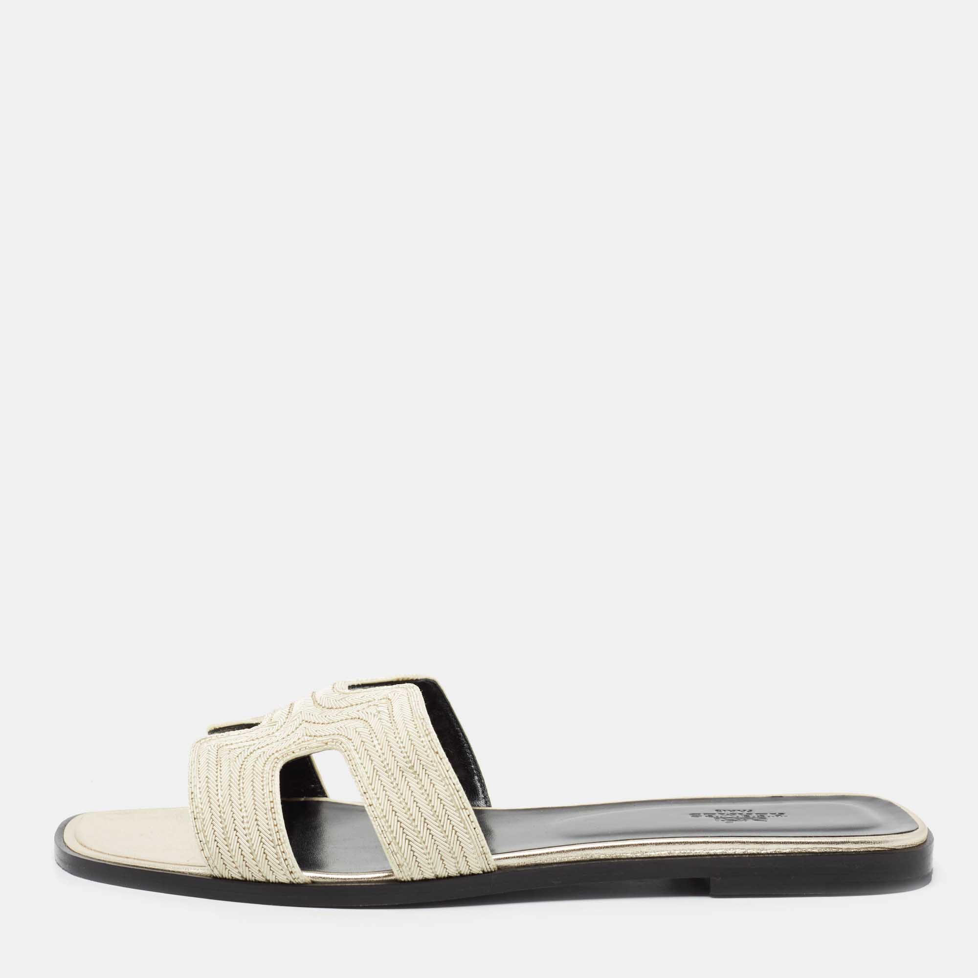 مملوكة مسبقًا Hermes Metallic Pale Gold Twisted Metal Thread Oran Sandals Size 41