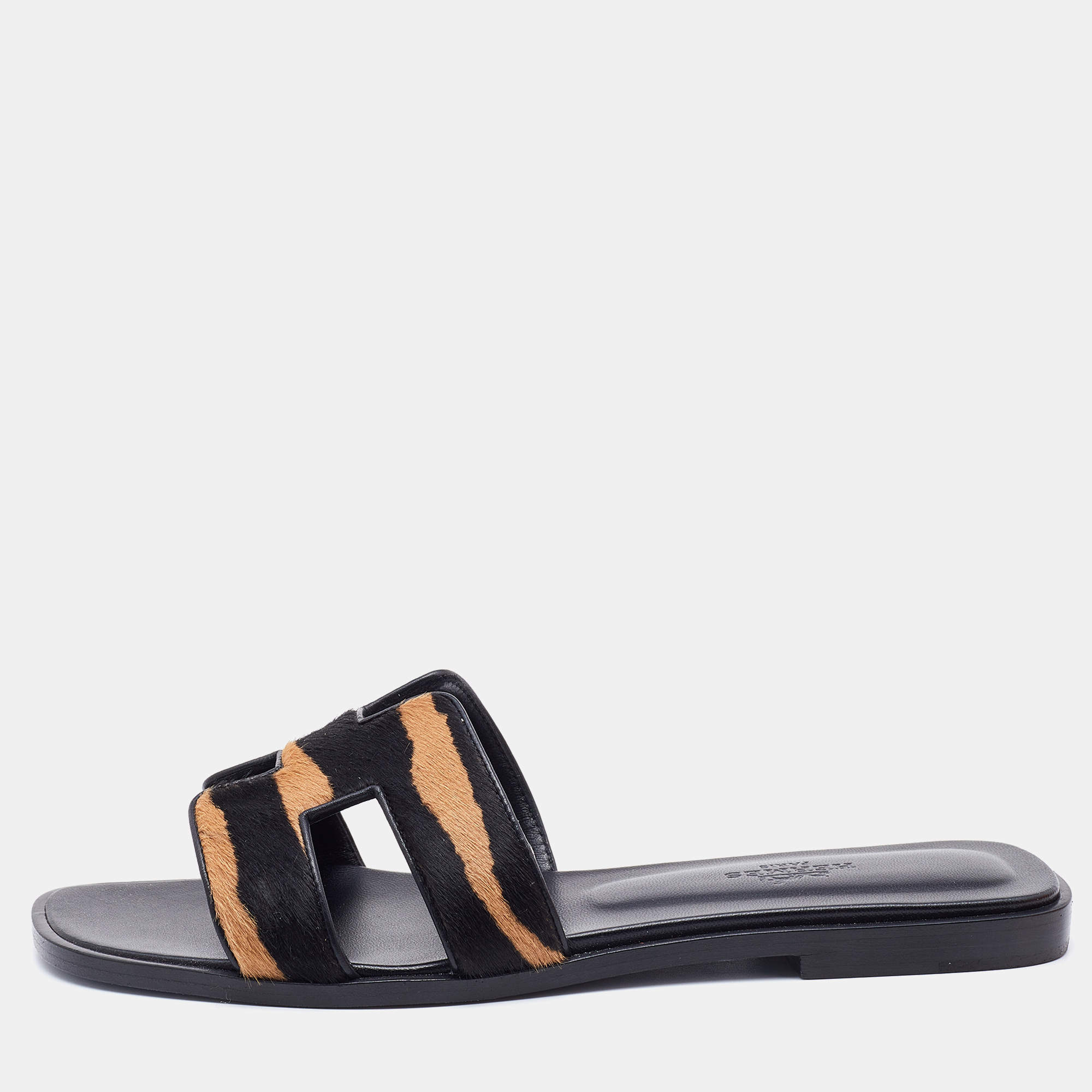 Pre Owned Hermes Black/Beige Calf Hair Oran Flat Slides Size 36.5