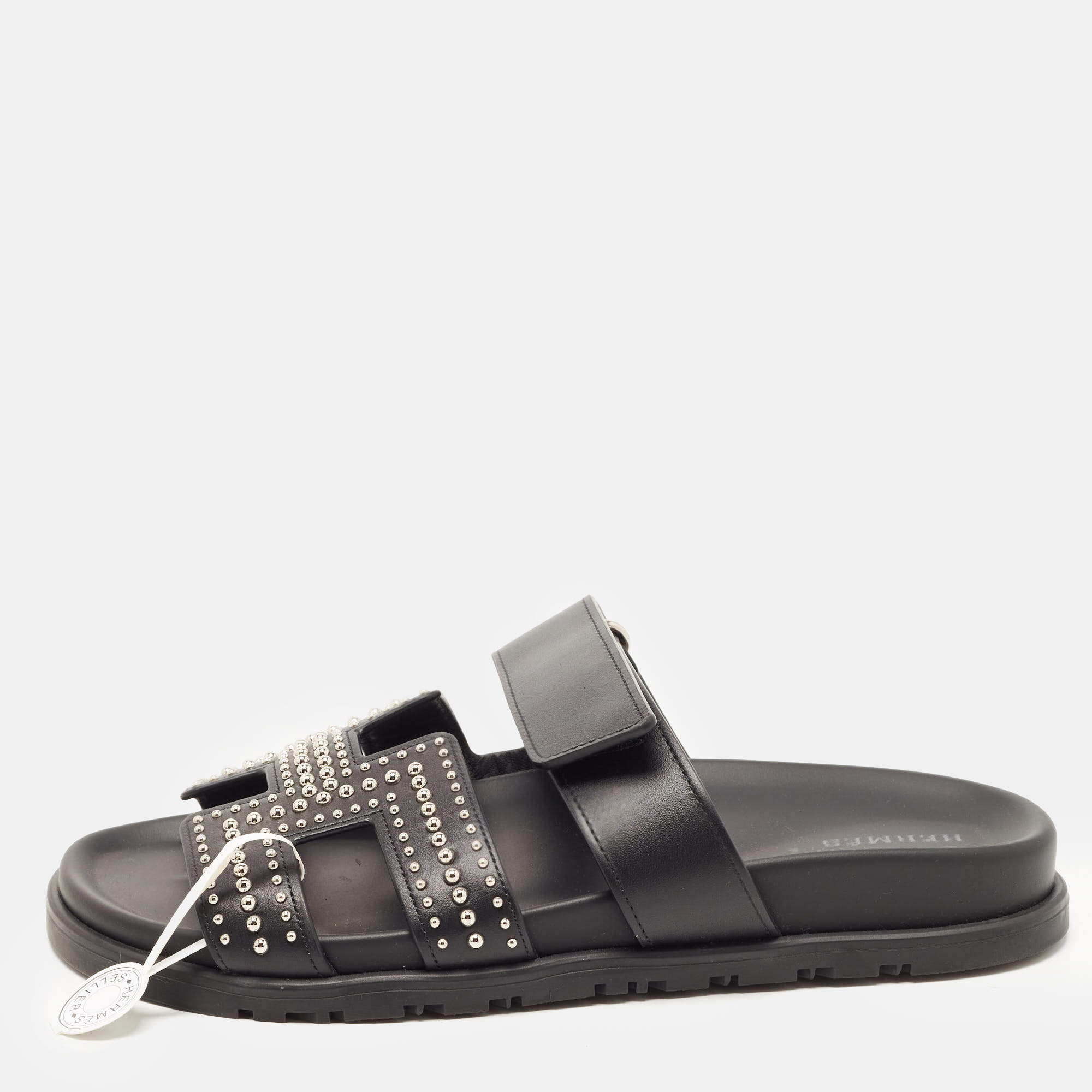 مملوكة مسبقًا Hermès  Black Studded Leather Chypre Slides Size 37