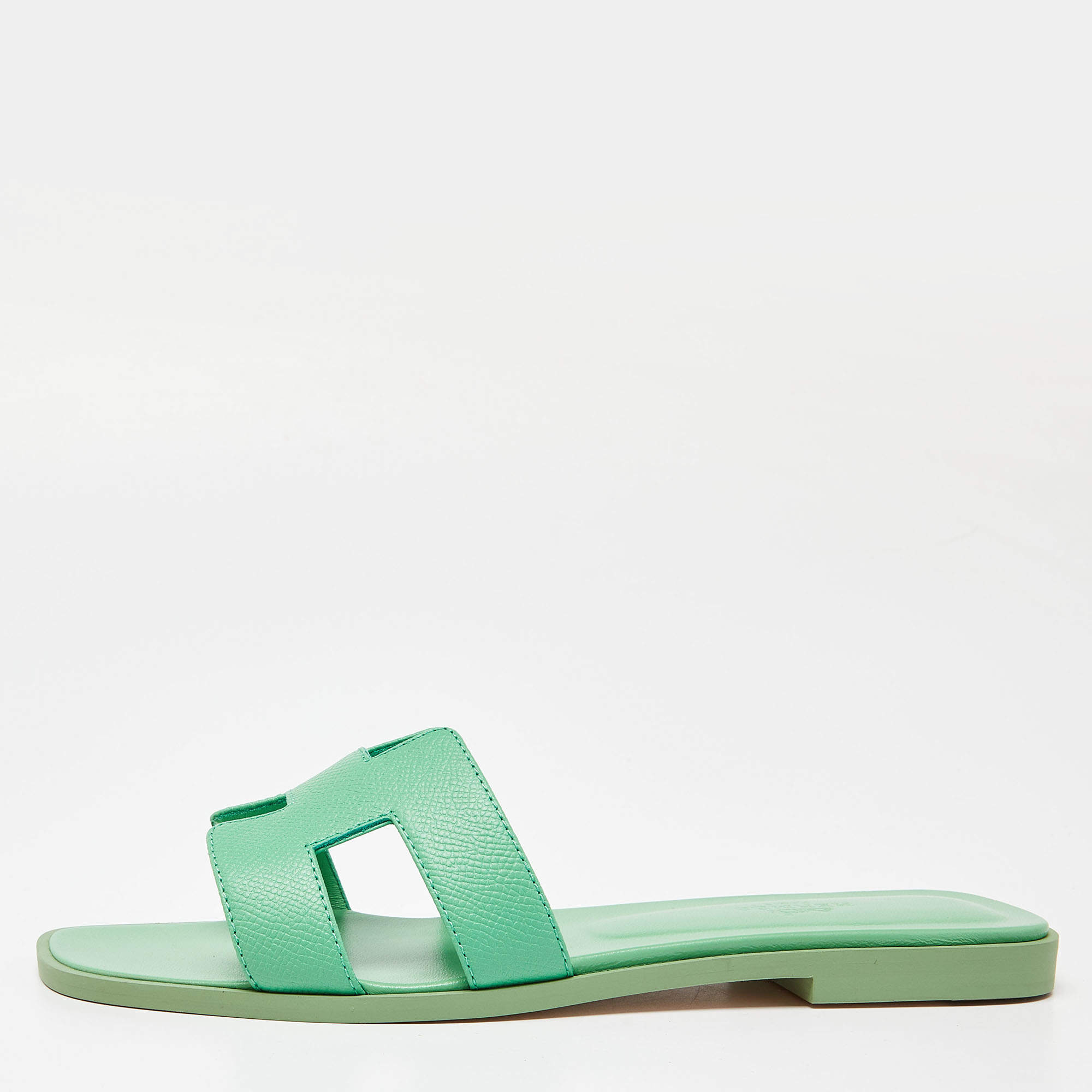 مملوكة مسبقًا Hermes Green Leather Oran Flat Slides Size 38