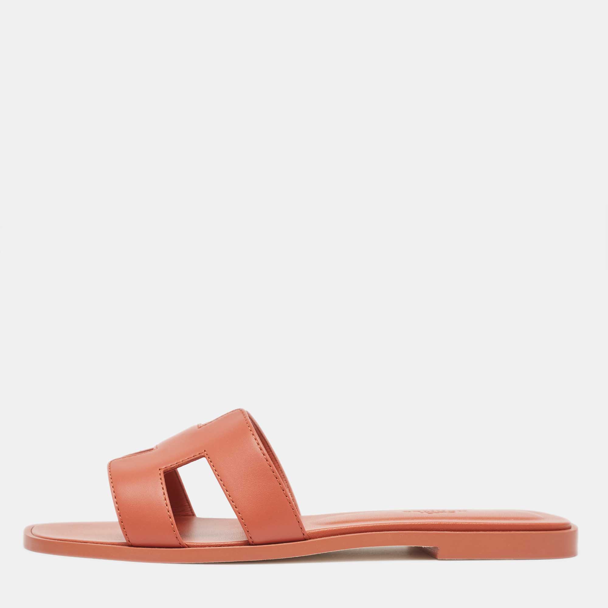 مملوكة مسبقًا Hermès Brown Leather Oran Flat Slides Size 38