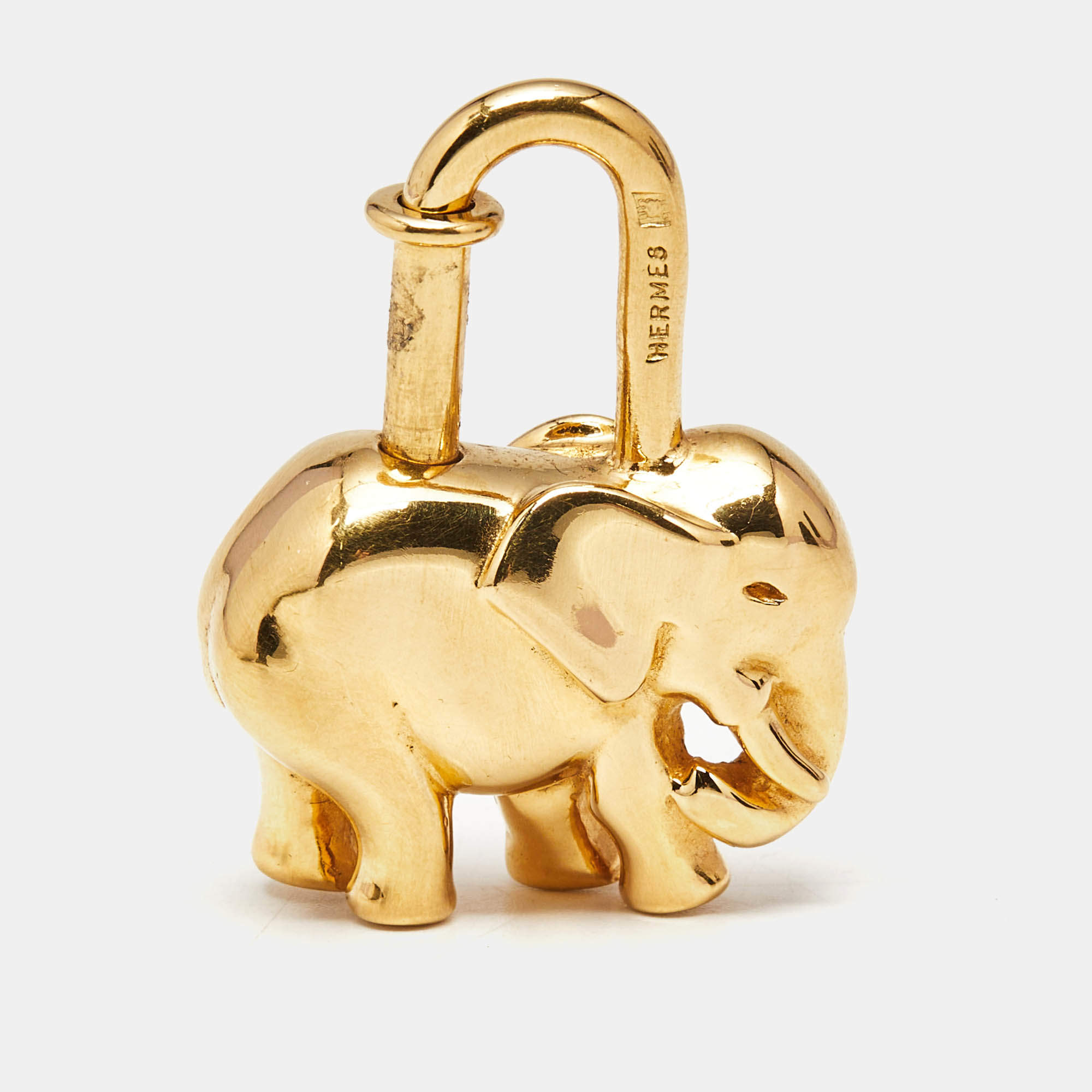 مملوكة مسبقًا Hermes Elephant Motif Gold Tone Lock Charm / Key Ring