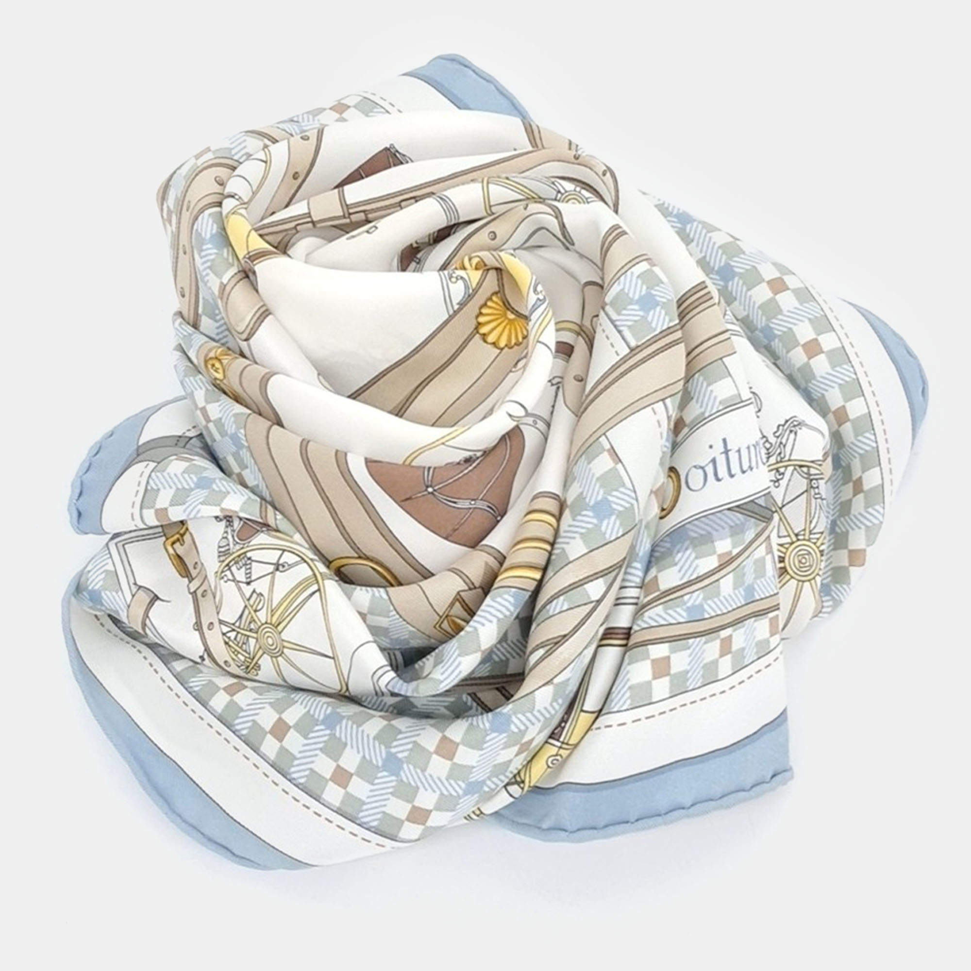 مملوكة مسبقًا Hermes Blue White Silk Scarf