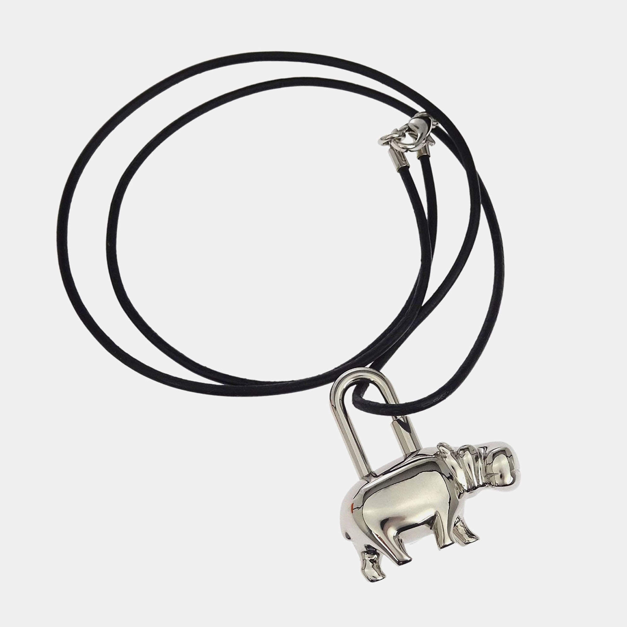 مملوكة مسبقًا Hermes Annee Des Fleuves Hippopotamus Choker Necklace Silver