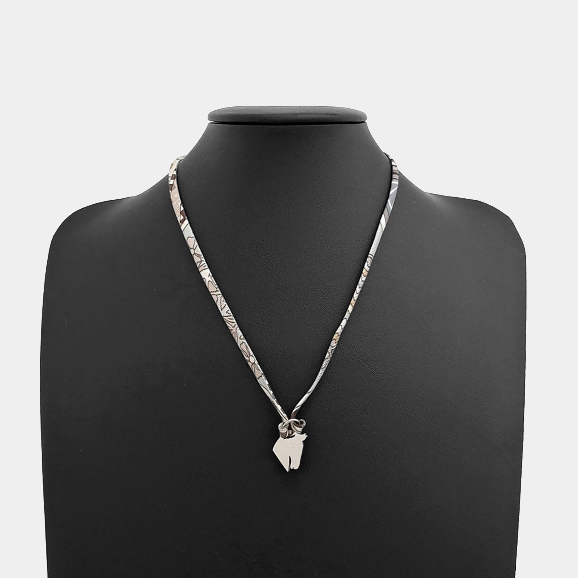 مملوكة مسبقًا Hermes Tourbillon Silk Necklace