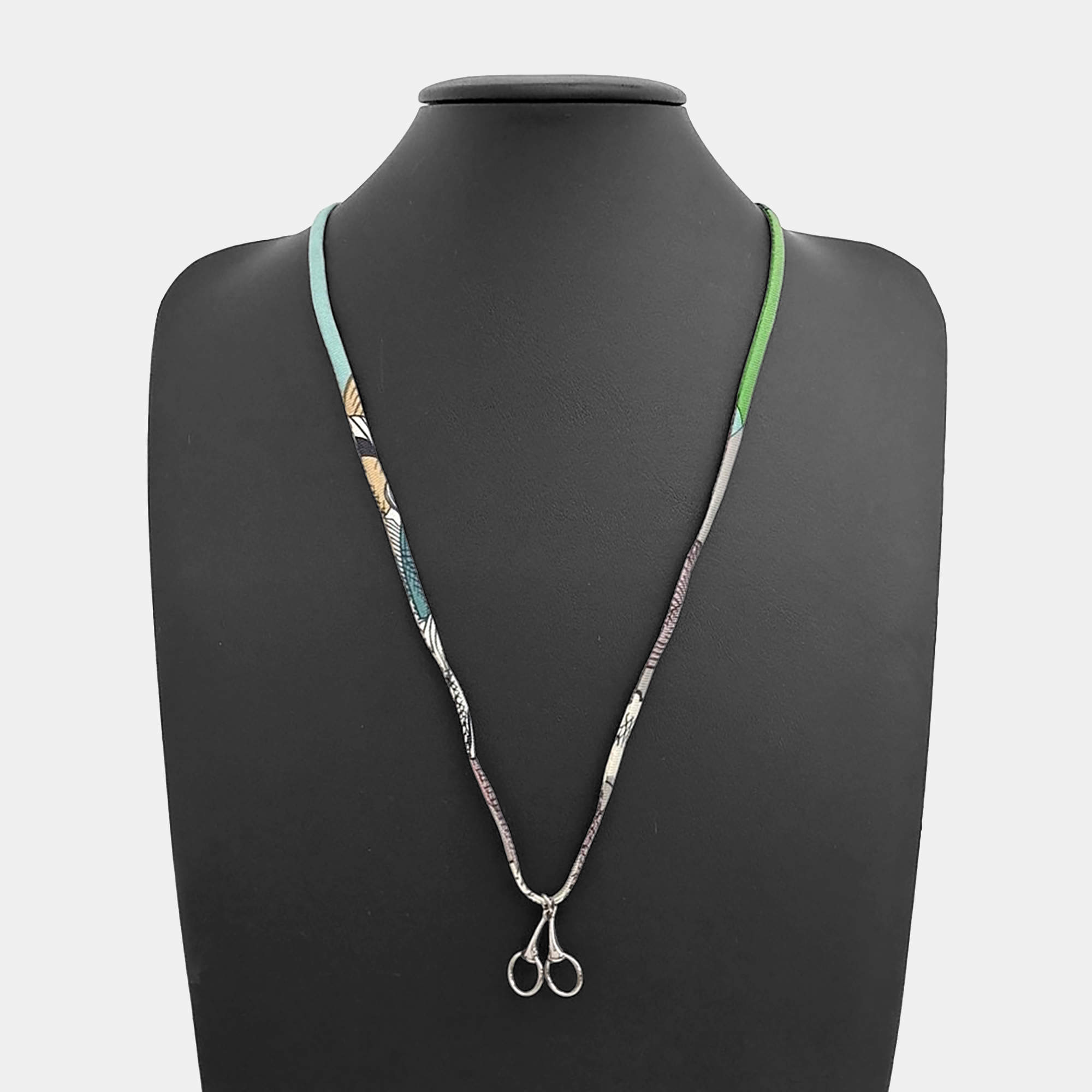 مملوكة مسبقًا Hermes Tourbillon Silk Necklace