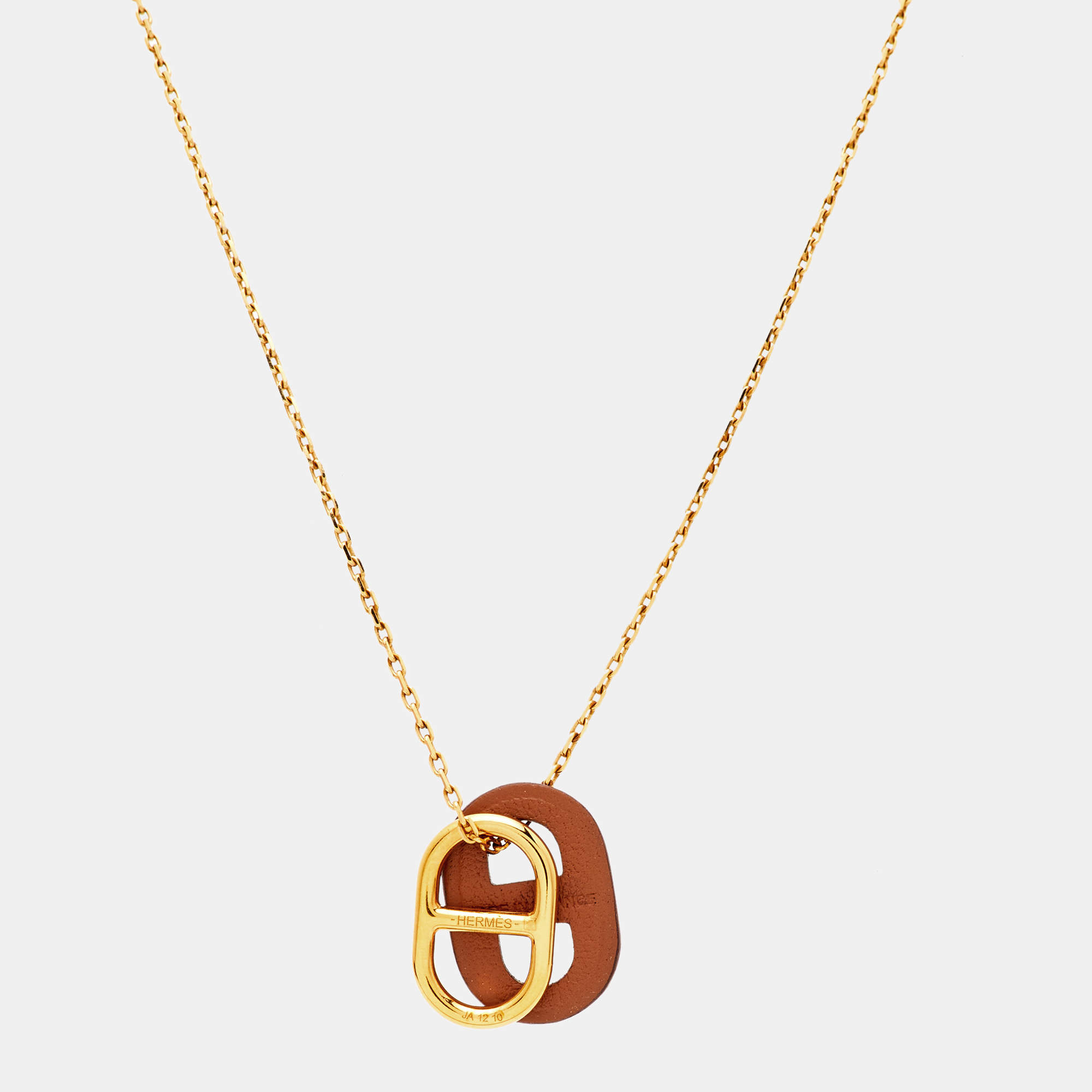مملوكة مسبقًا Hermès O'Maillon Chaine d'Ancre Leather Gold Tone Pendant Necklace