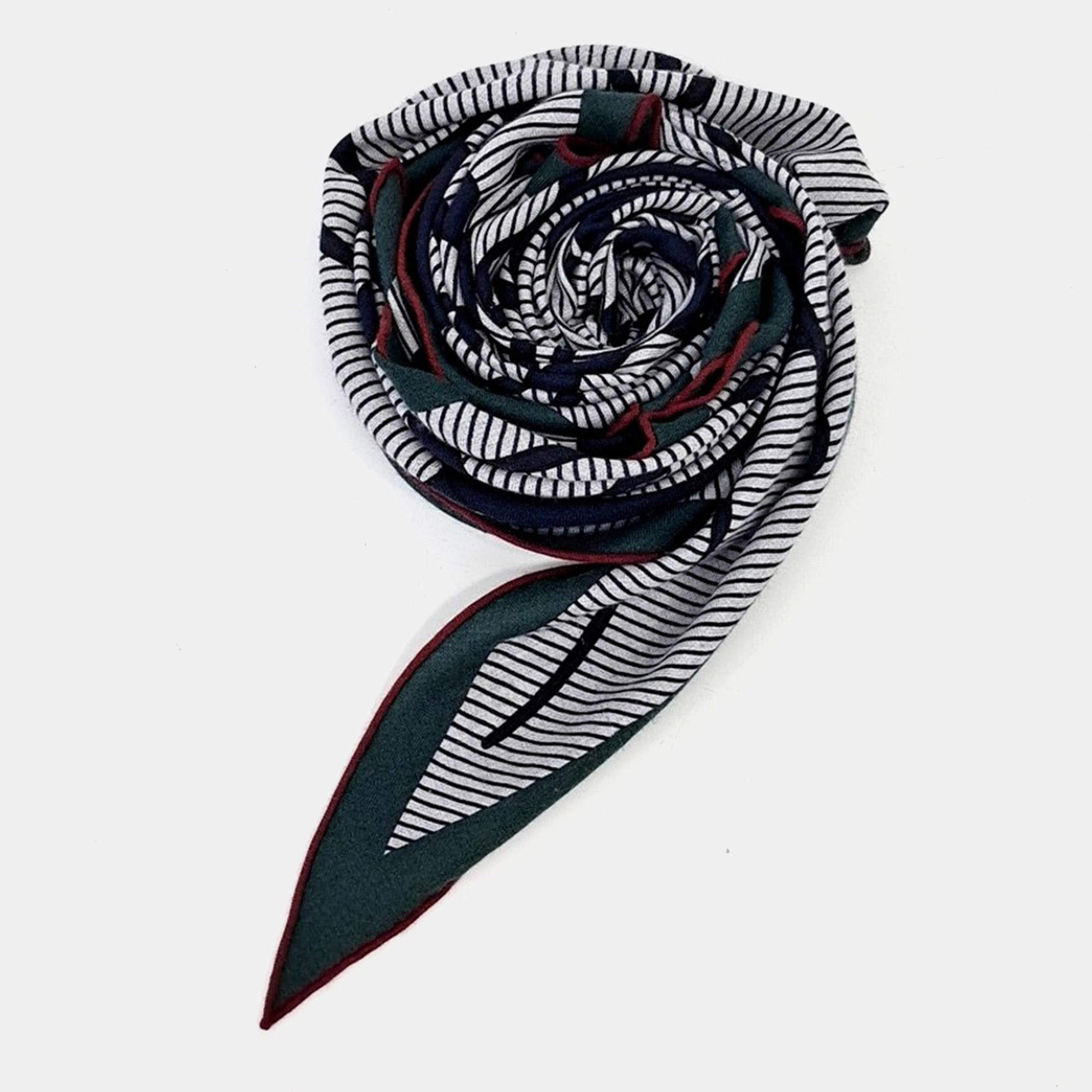 مملوكة مسبقًا Hermès Lozenge Scarf