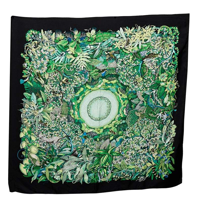 Pre Owned Hermès Green  Au Coeur De La Printed Silk Square Scarf 