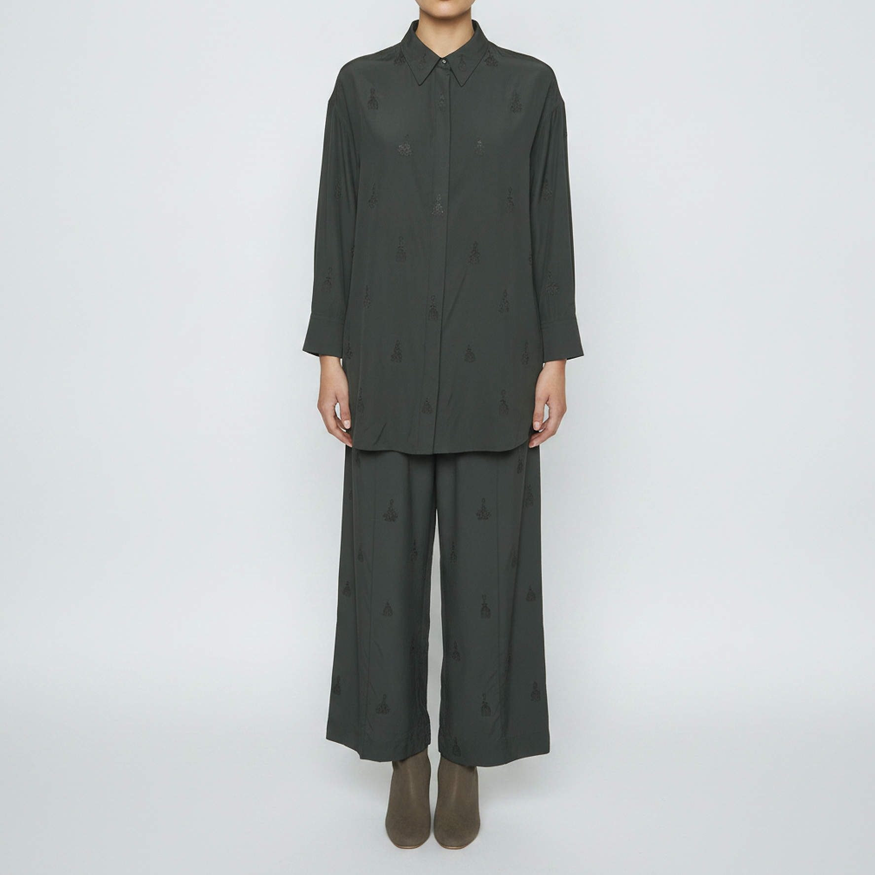 Pre Owned Hermès Bottle Green Embroidered Silk Shirt and Trousers Set S