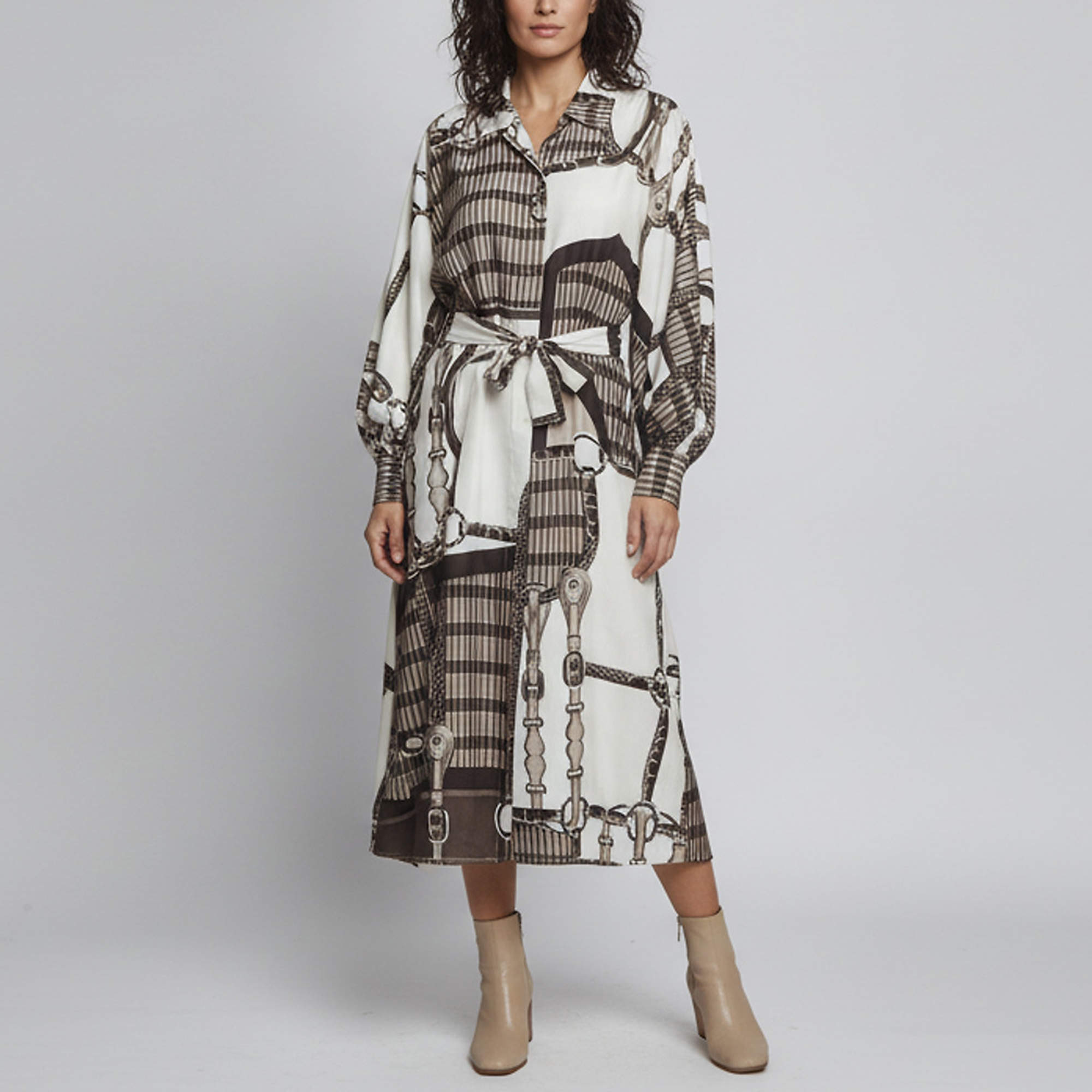 مملوكة مسبقًا Hermès Brown/White Coaching Remix Print Silk Button-Up Kaftan M