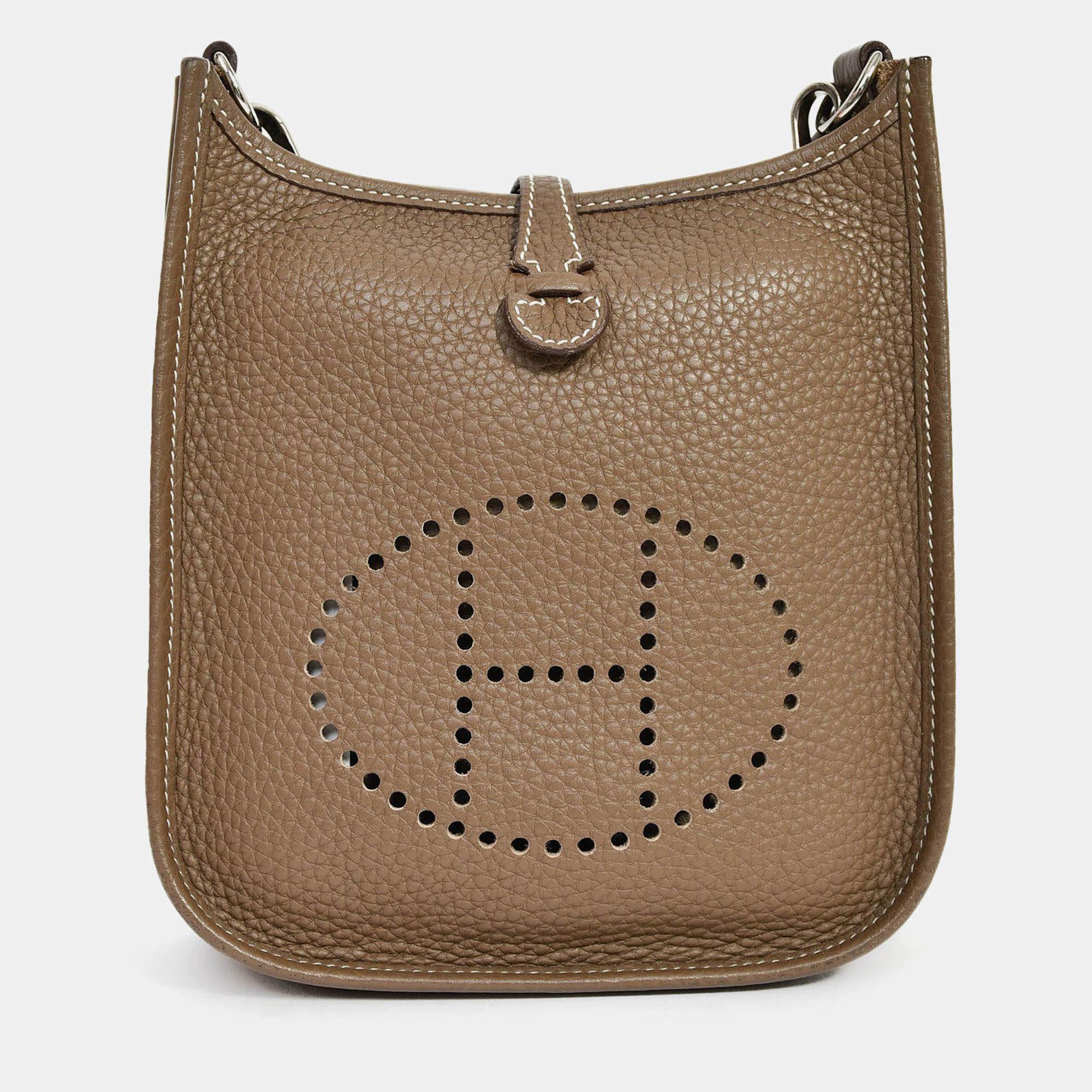 مملوكة مسبقًا Hermes 2018 Taupe Clemence Leather Evelyne TPM