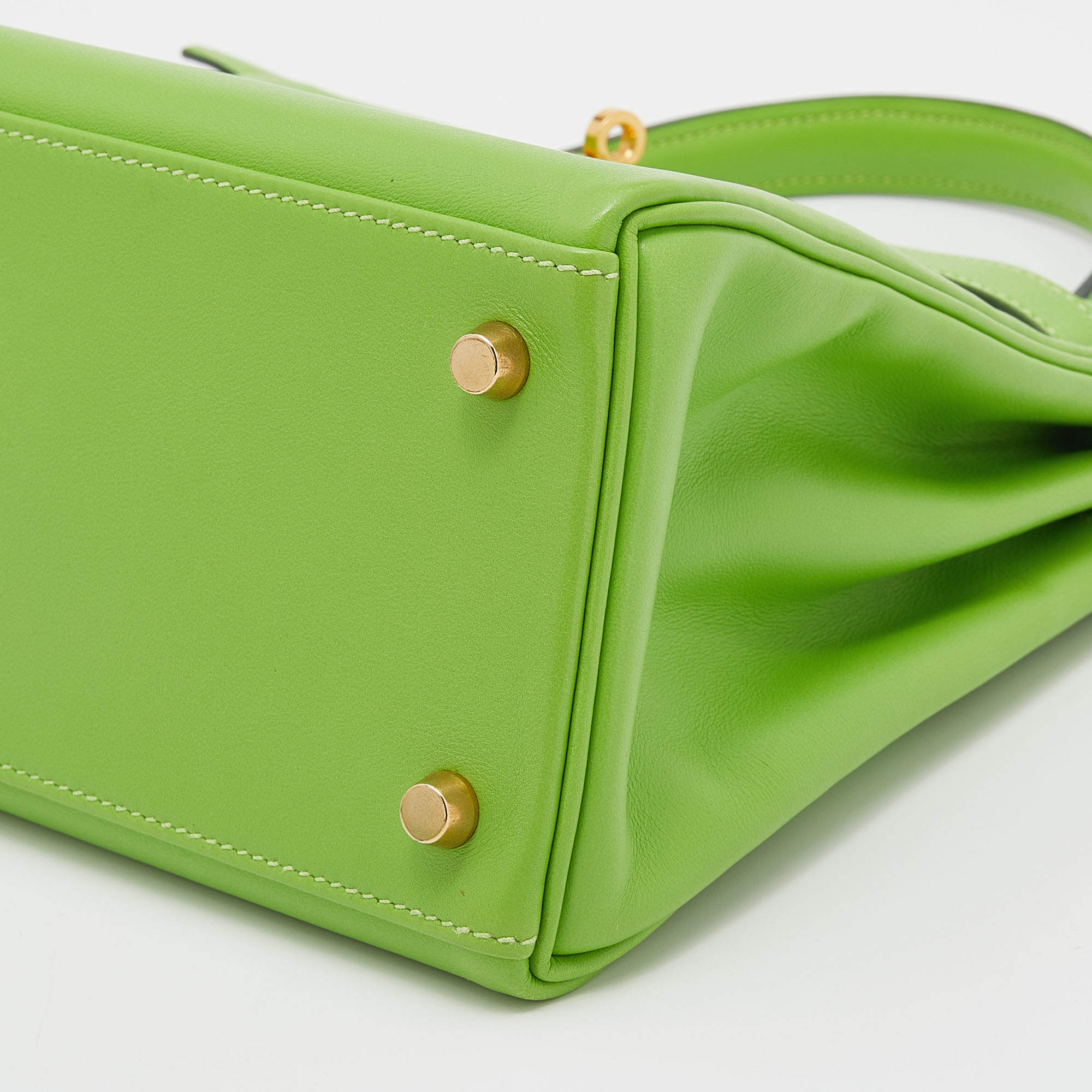 Handbag Hermès Green in Synthetic - 32541160