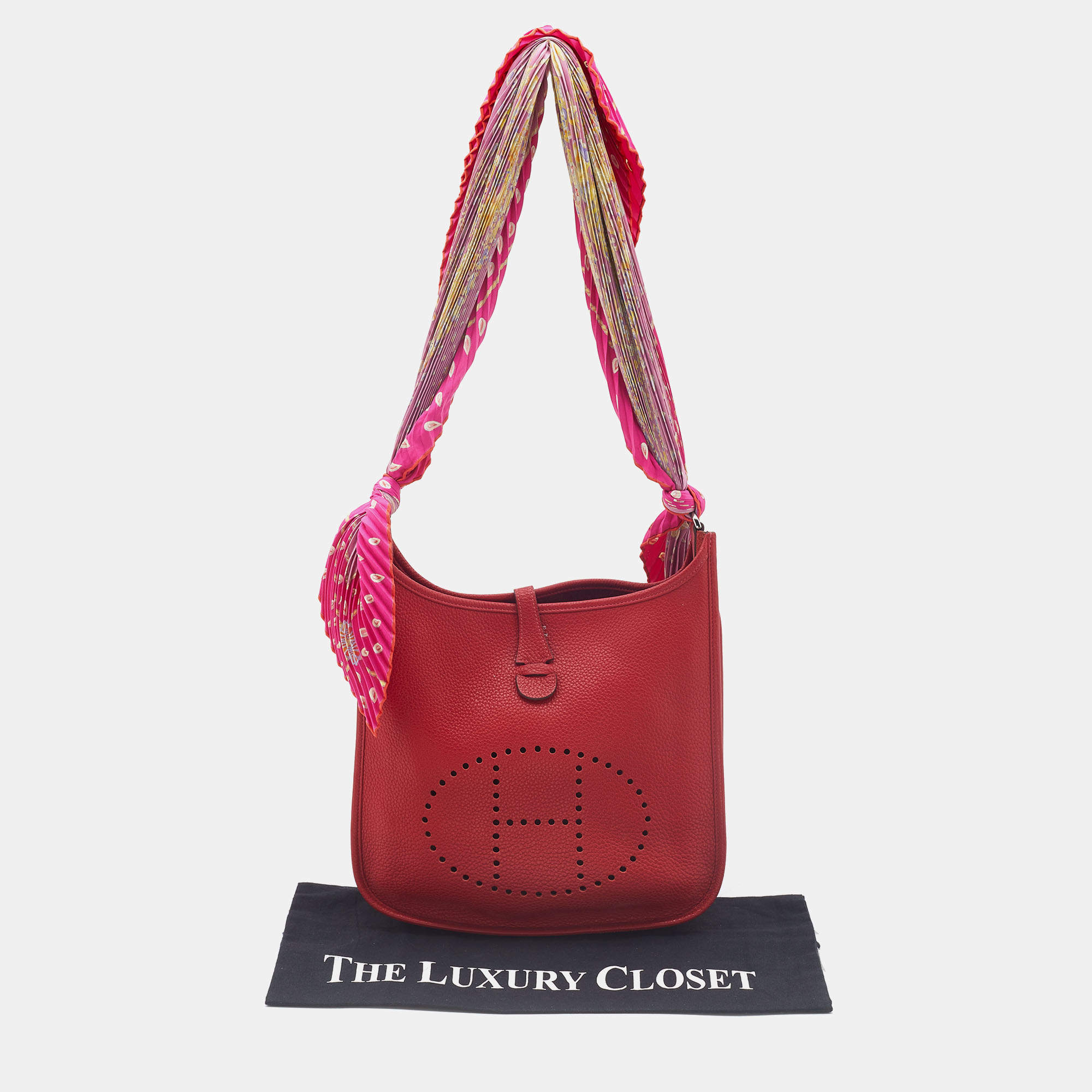 HERMÈS  ROUGE CASAQUE EVELYNE III PM IN EPSOM LEATHER WITH