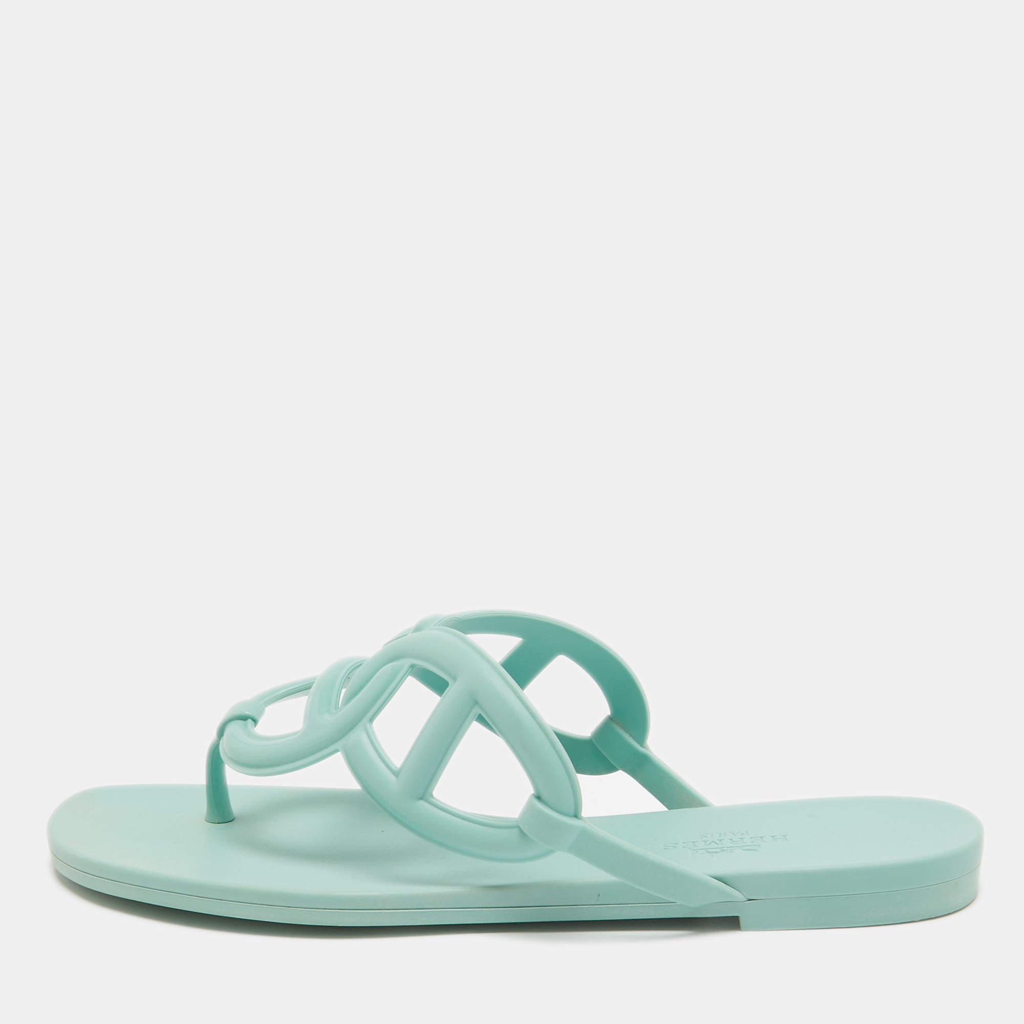 مملوكة مسبقًا Hermes Mint Green Rubber Egerie Thong Flats Size 36