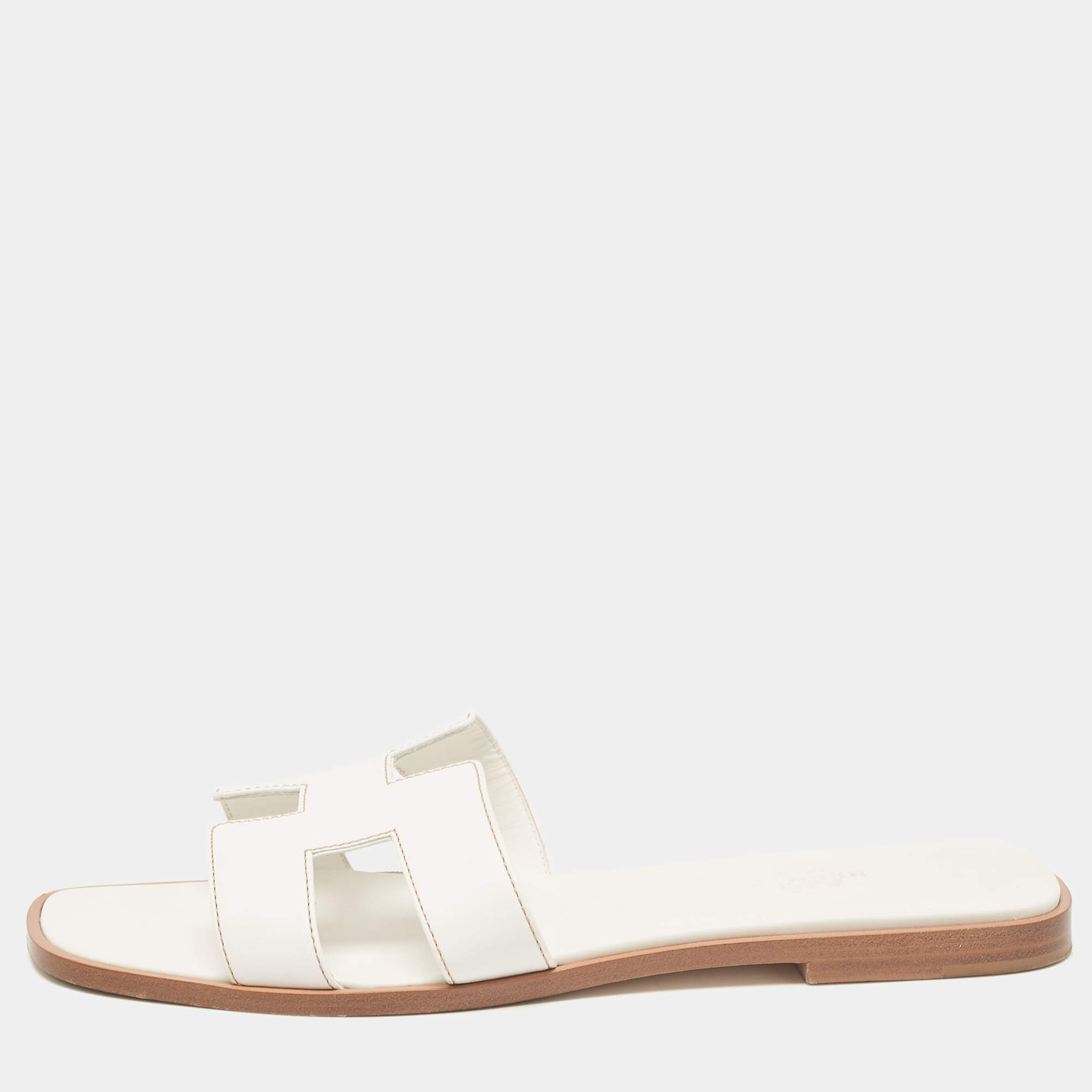 مملوكة مسبقًا Hermes White Leather Oran Flats Slides Size 39