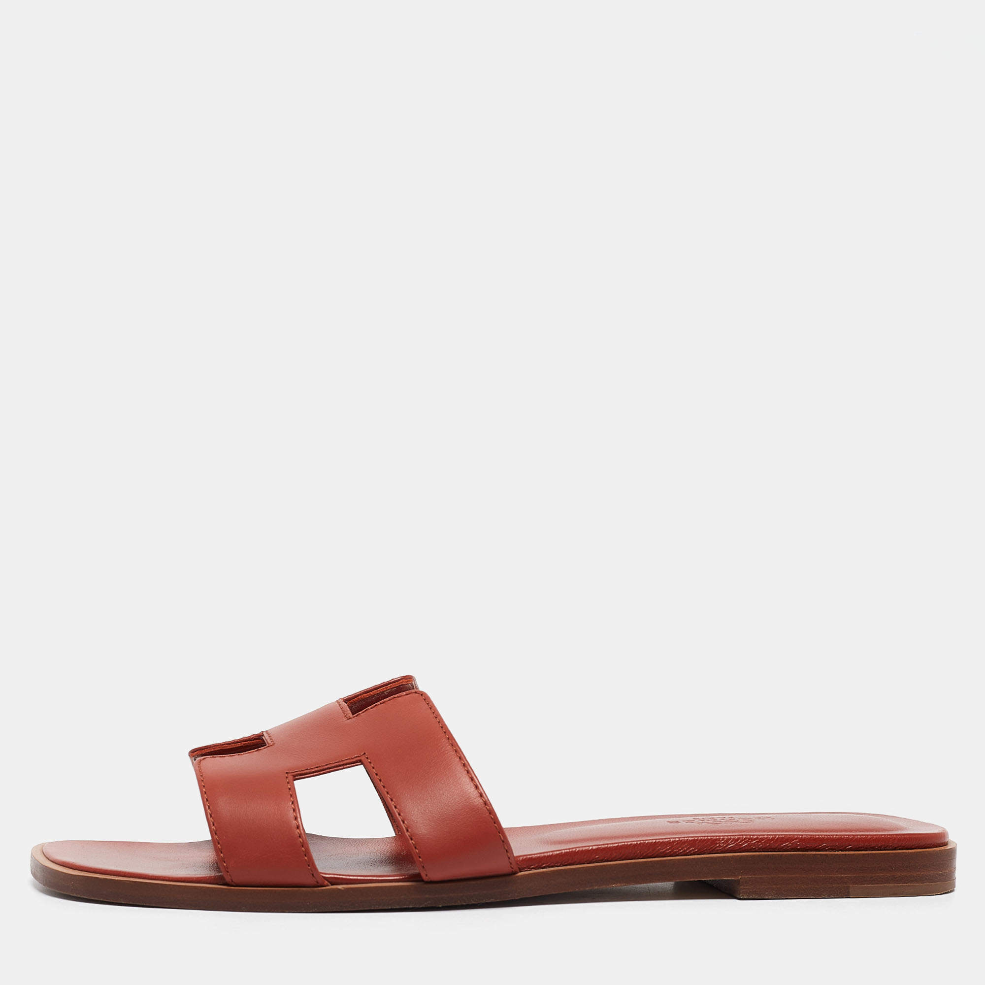 مملوكة مسبقًا Hermes Brown Leather Oran Flat Slides Size 38.5