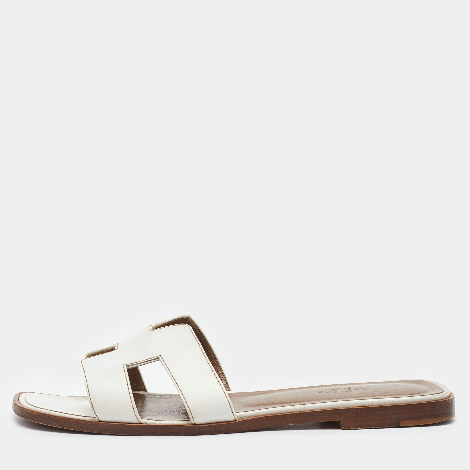 Pre Owned صندل فلات هيرمس أوران جلد أبيض مقاس 38