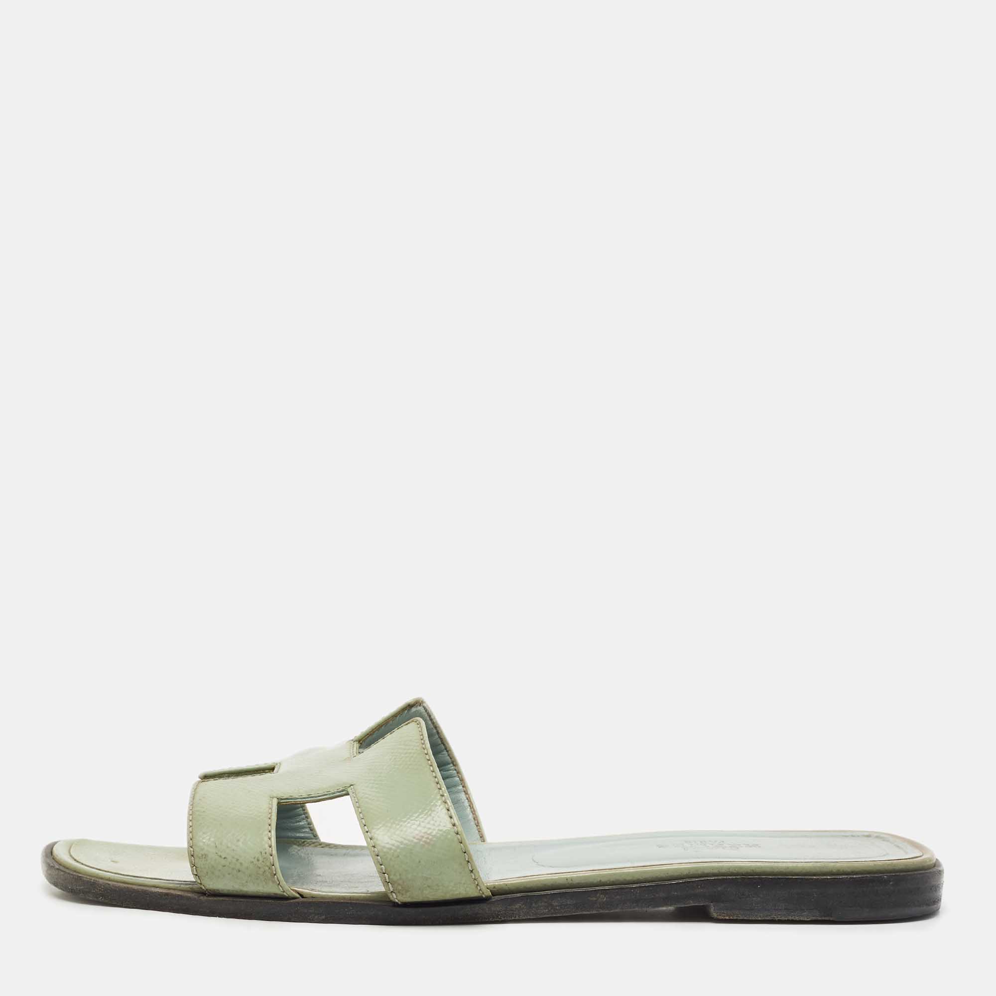 Pre Owned Hermes Green Patent Leather Oran Flat Sandals Size 39